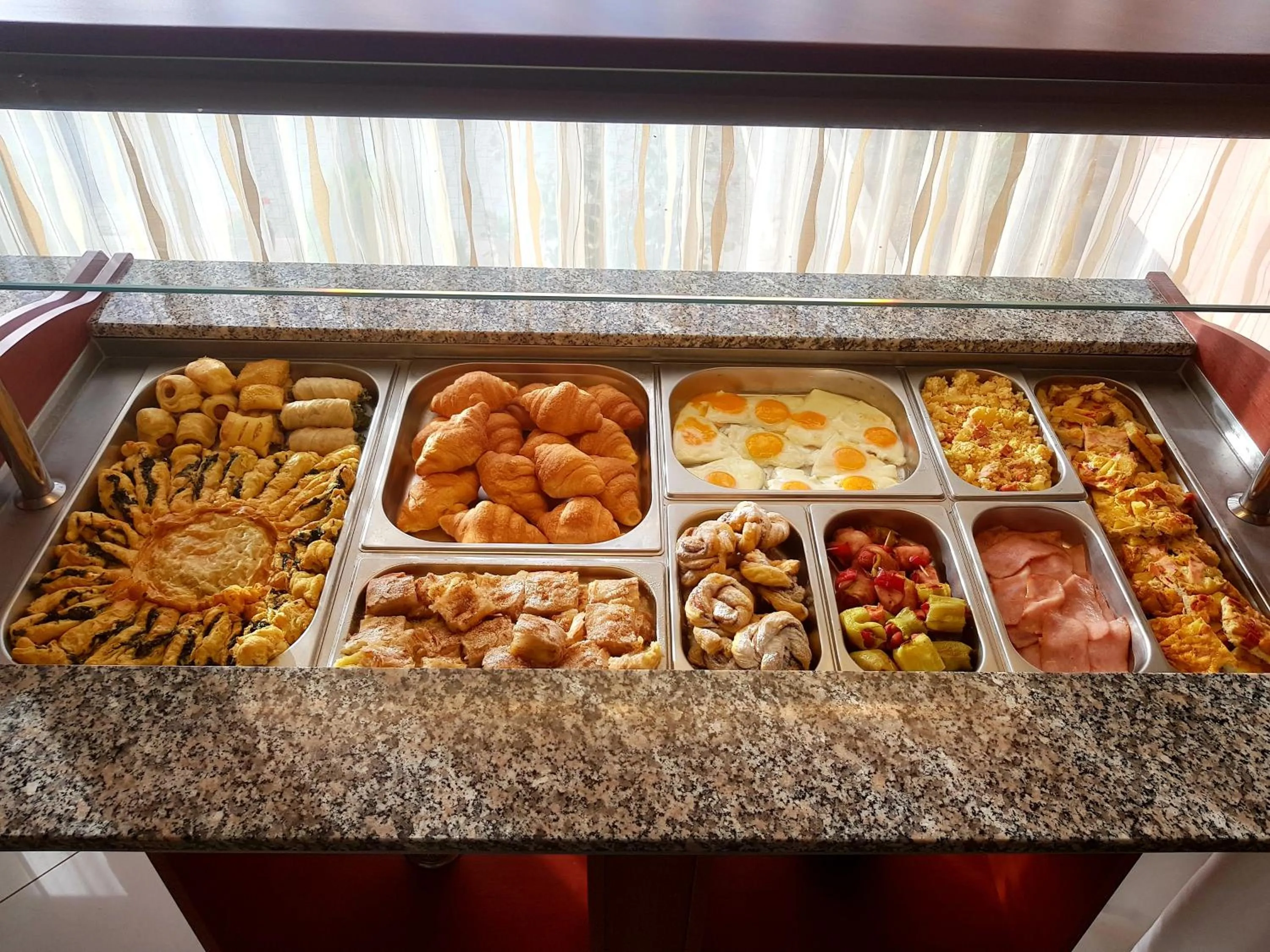 Buffet breakfast in Hotel Diamond