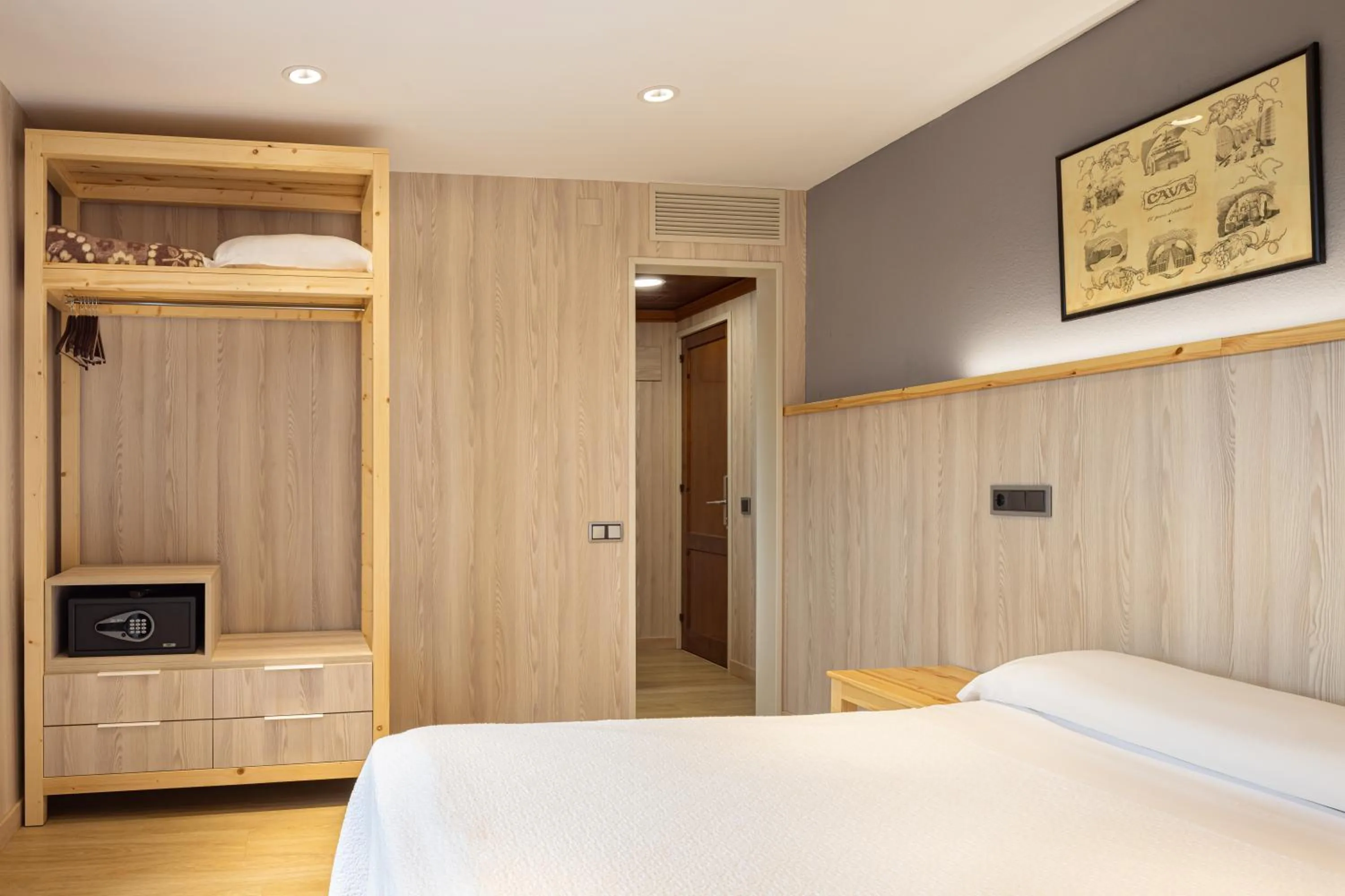 Bed in Hotel Restaurant Sol i Vi