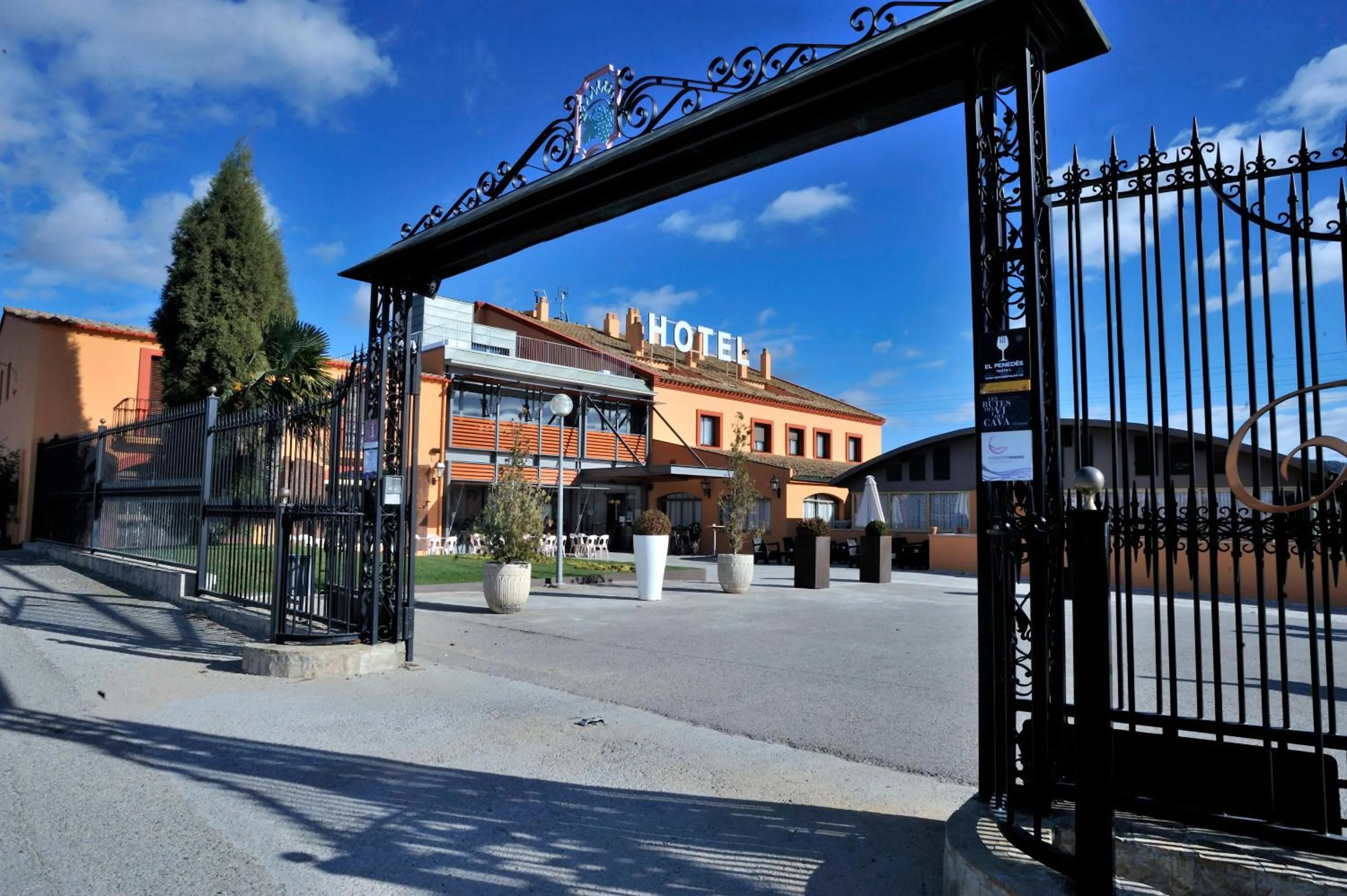 Facade/entrance in Hotel Restaurant Sol i Vi