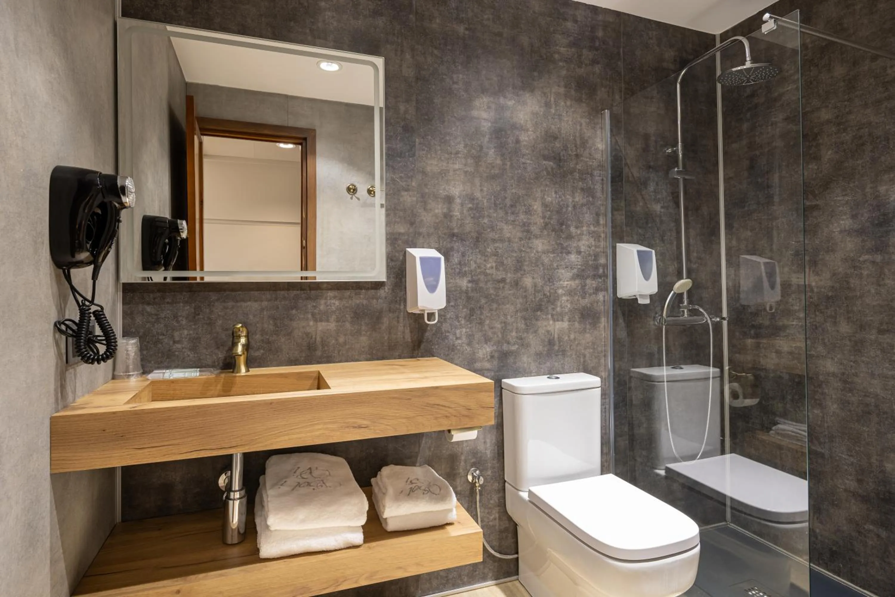 Bathroom in Hotel Restaurant Sol i Vi