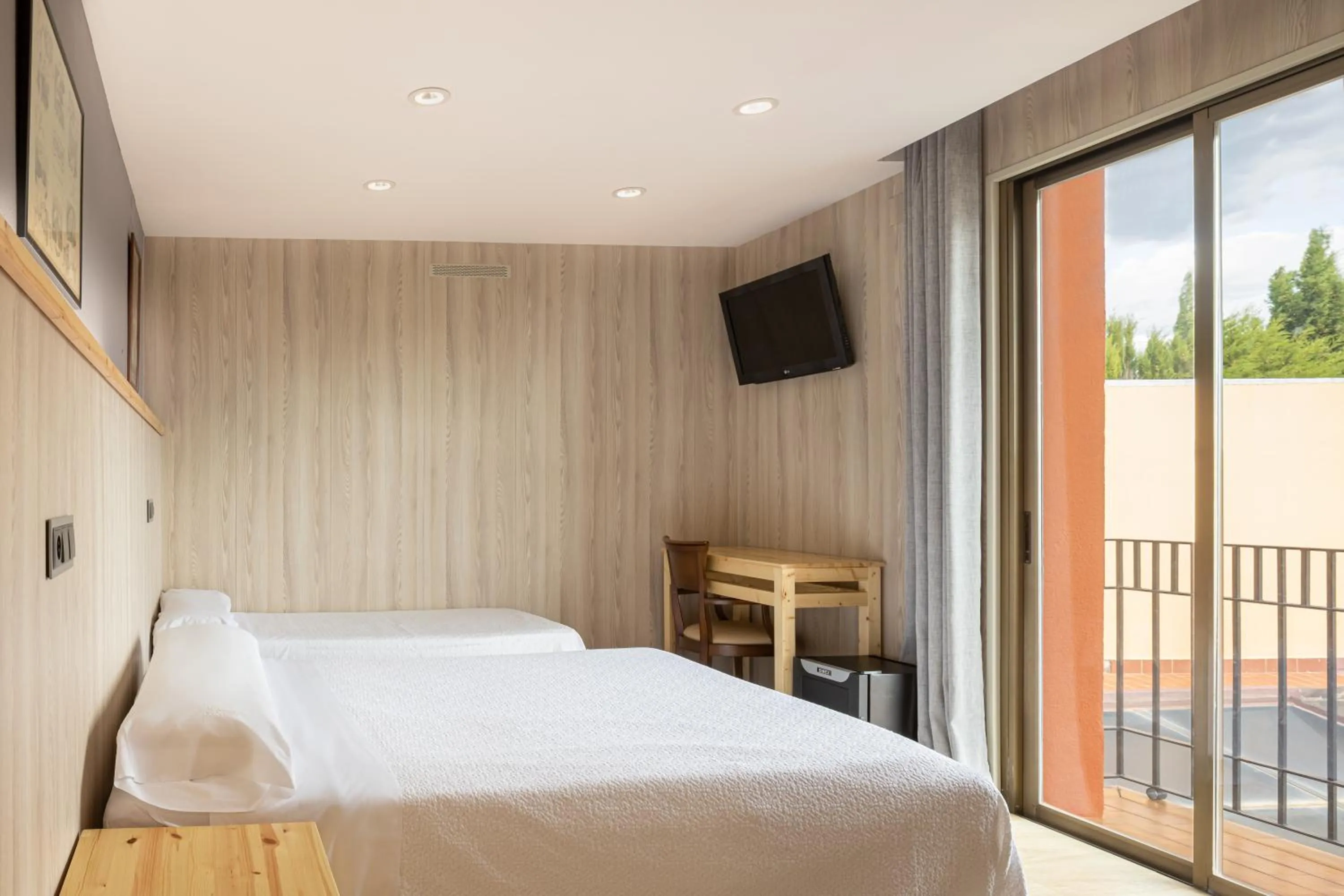 Bed in Hotel Restaurant Sol i Vi