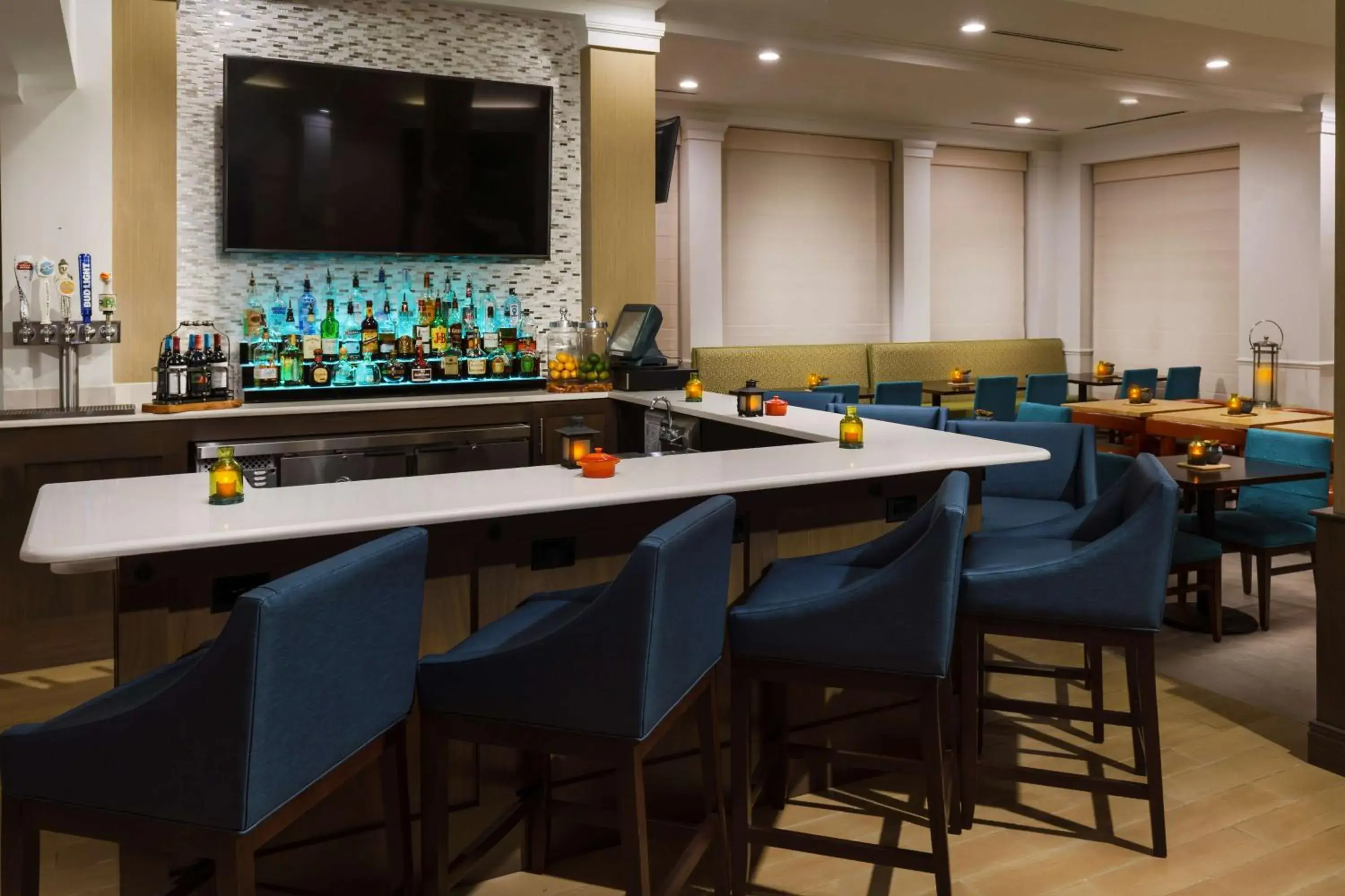 Lounge or bar in Hilton Garden Inn Lake Mary Lounge or bar in Hilton Garden Inn Lake Mary