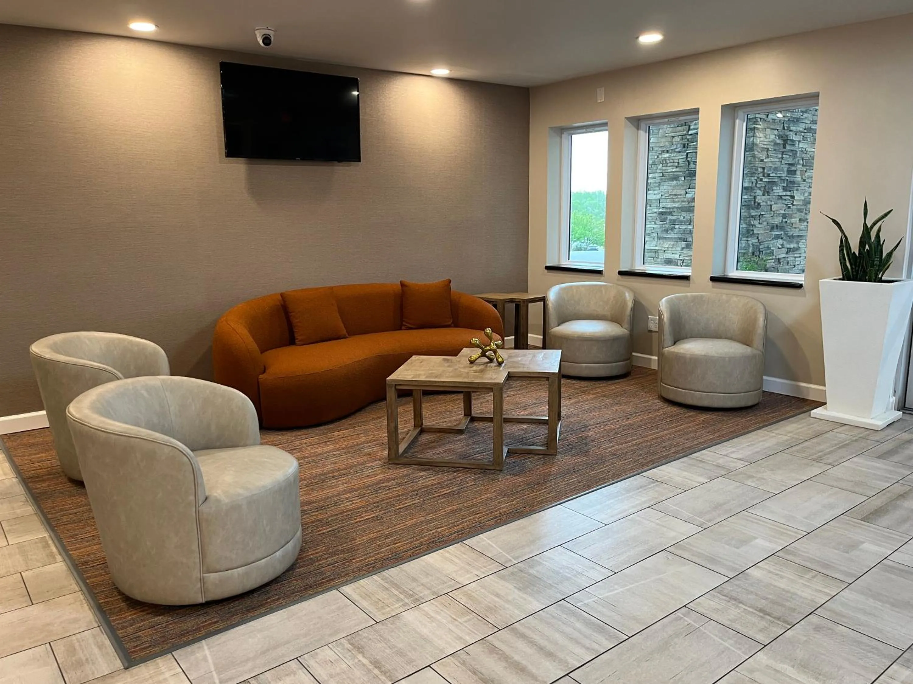 Lobby or reception in Orangewood Inn & Suites Kansas City Airport
