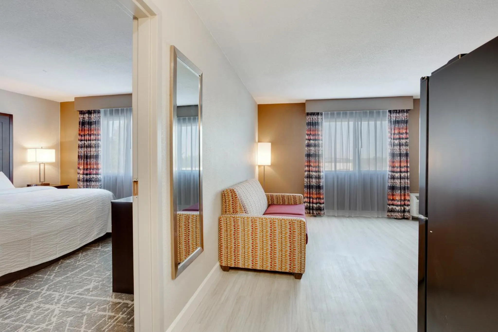 Bedroom, Bed in Orangewood Inn & Suites Kansas City Airport