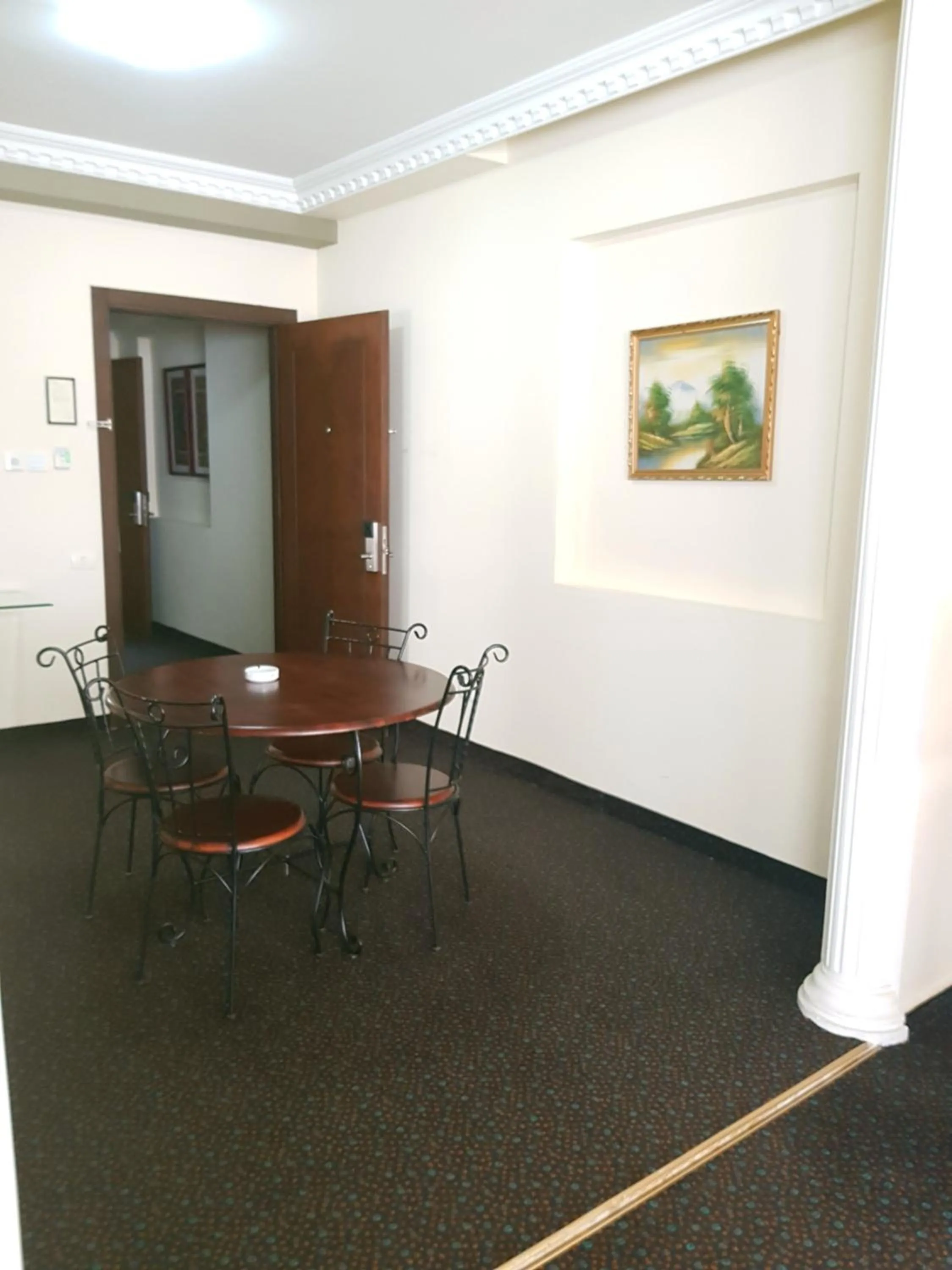 Dining area in Madisson Hotel