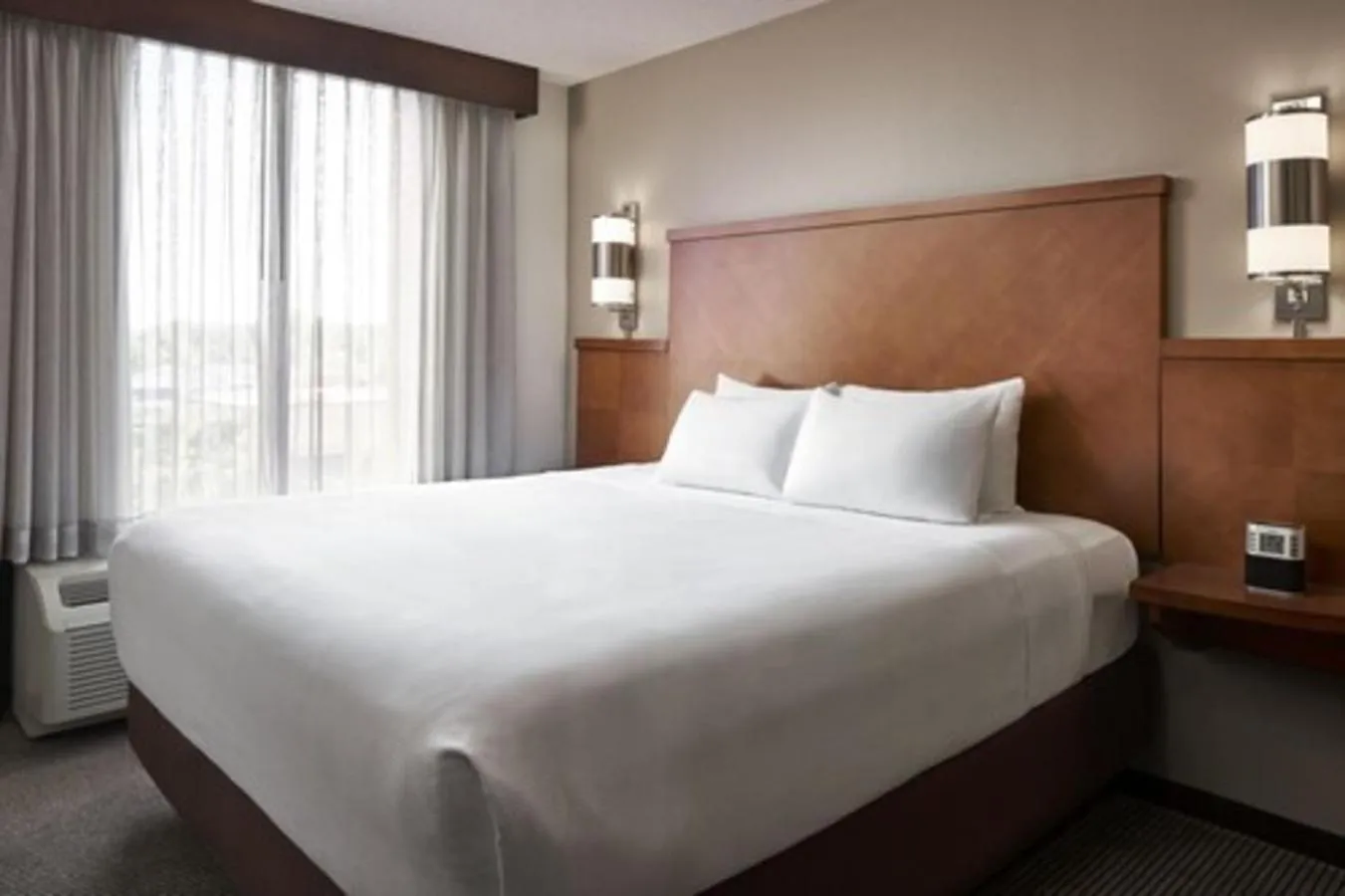 Bed in Hyatt Place Richmond Airport