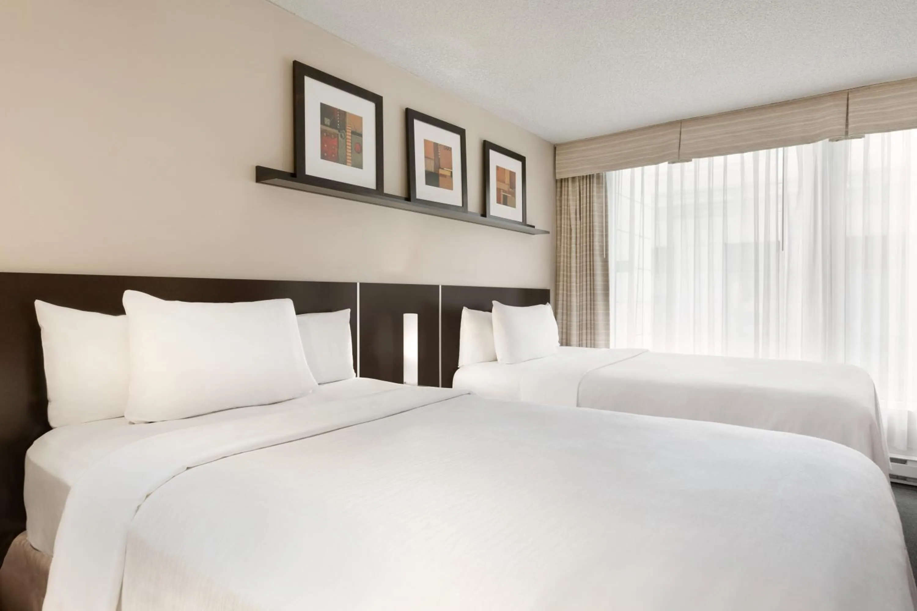 Bed in Embassy Suites by Hilton - Montreal