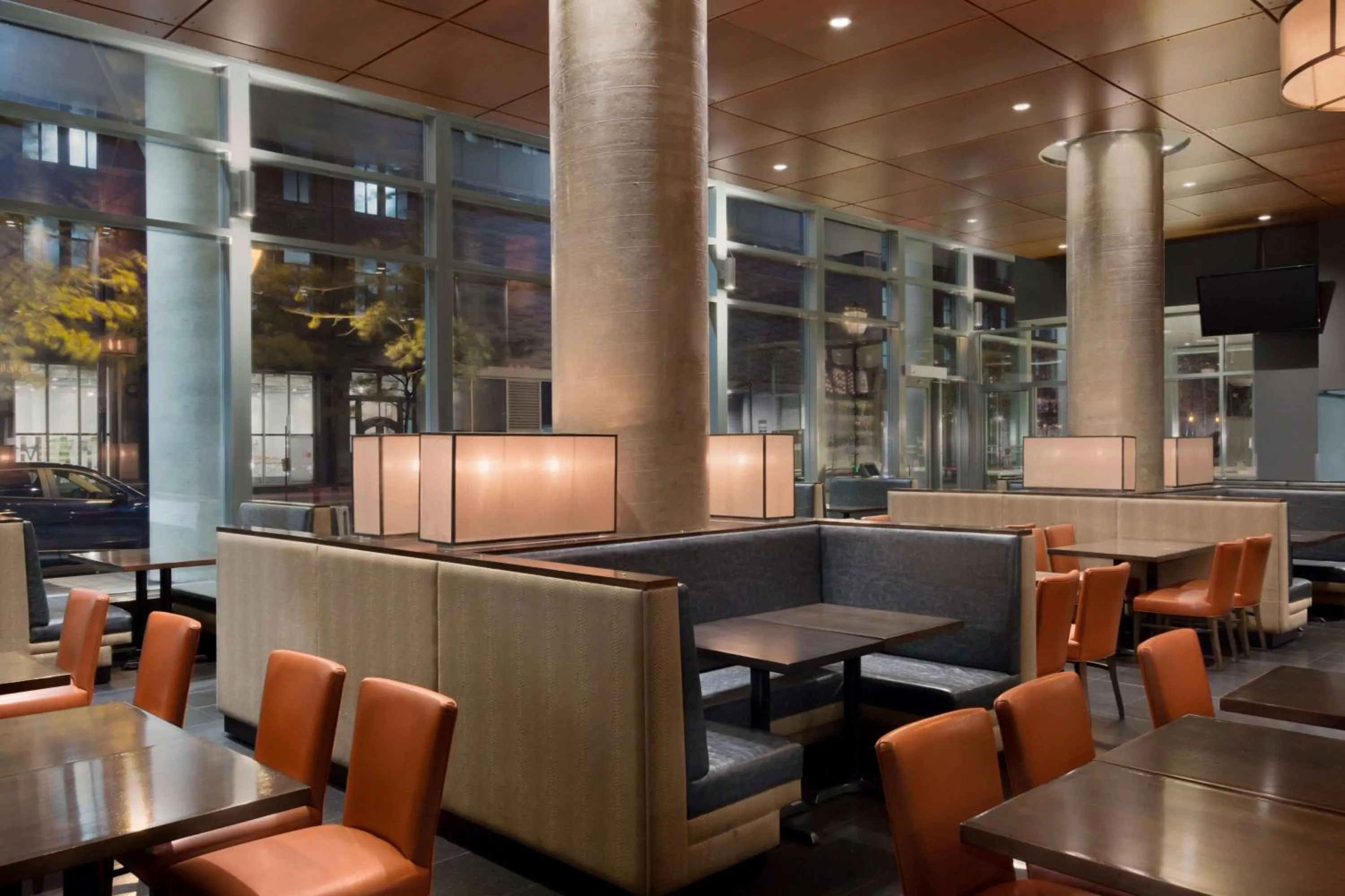 Property building in Embassy Suites by Hilton - Montreal