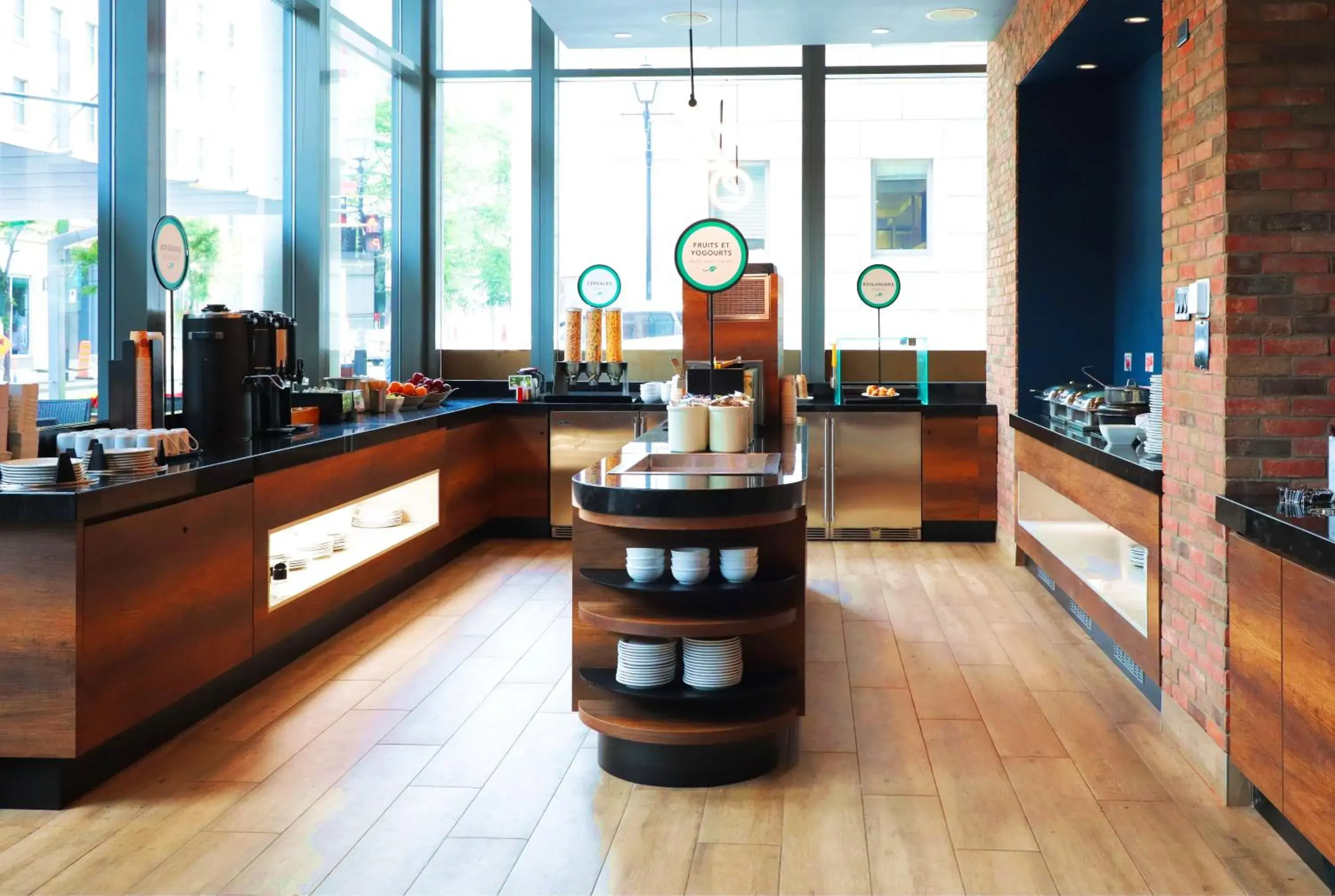 Breakfast in Embassy Suites by Hilton - Montreal Breakfast in Embassy Suites by Hilton - Montreal