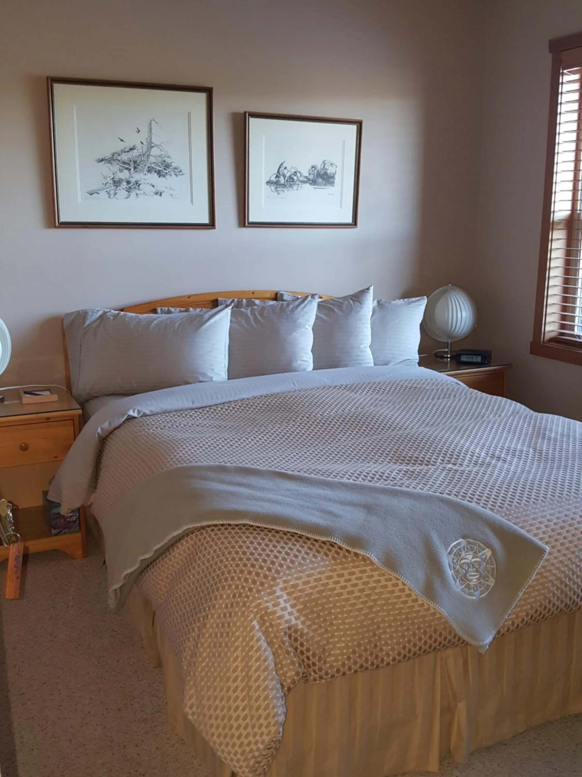 Bedroom, Bed in Reef Point Oceanfront Bed and Breakfast