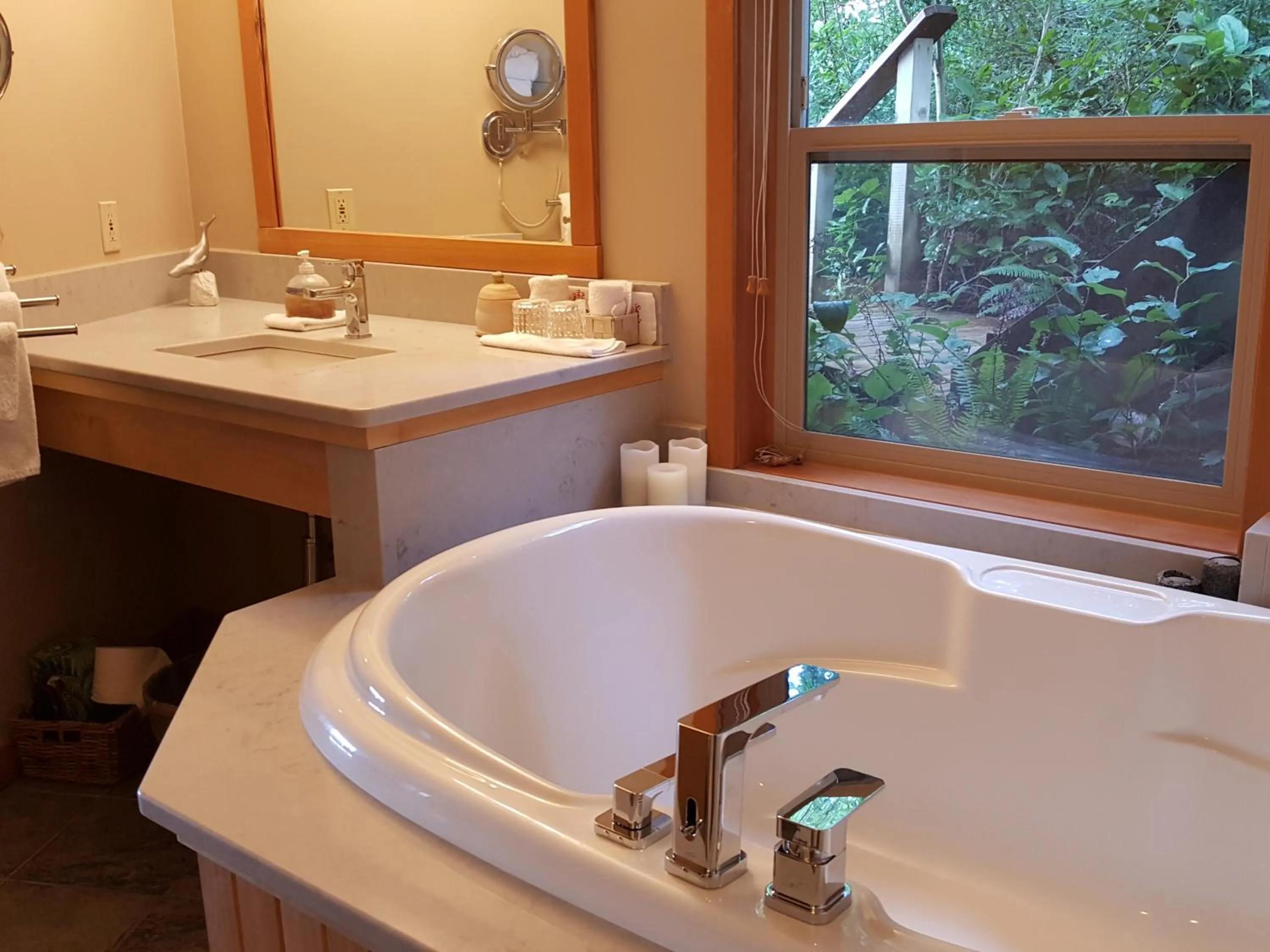 Bathroom in Reef Point Oceanfront Bed and Breakfast