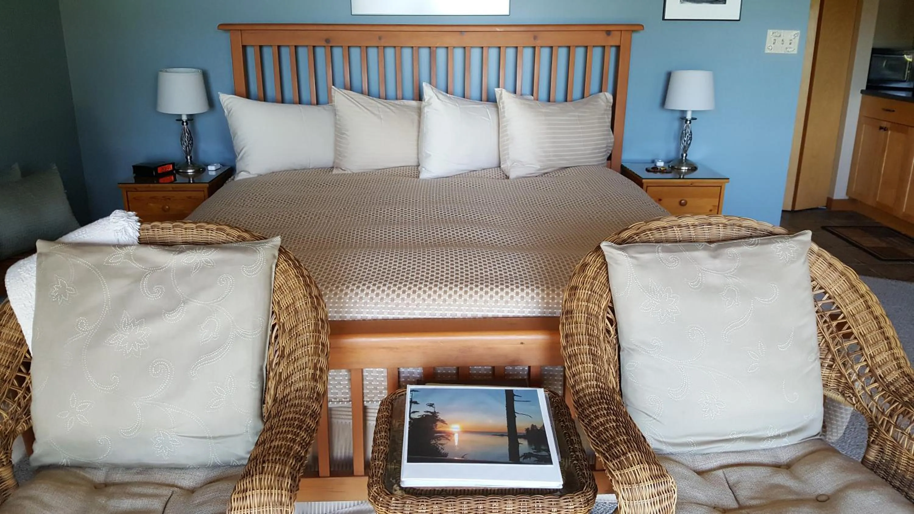 Bedroom, Bed in Reef Point Oceanfront Bed and Breakfast