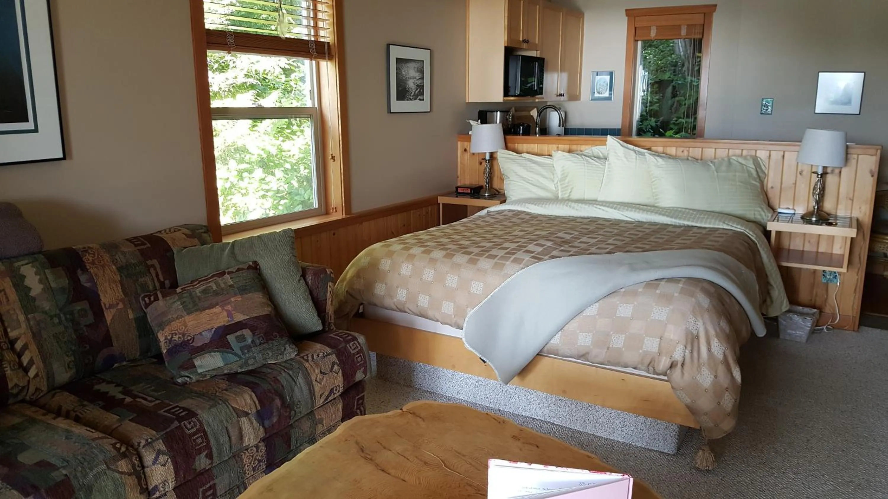 Photo of the whole room, Bed in Reef Point Oceanfront Bed and Breakfast