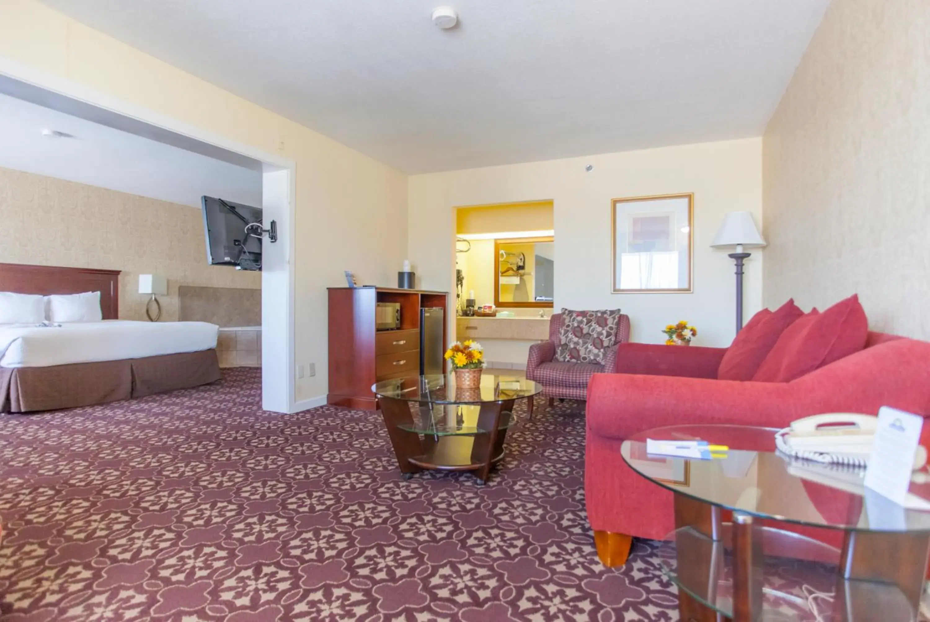 Living room, Bed in Days Inn by Wyndham Shenandoah Living room, Bed in Days Inn by Wyndham Shenandoah