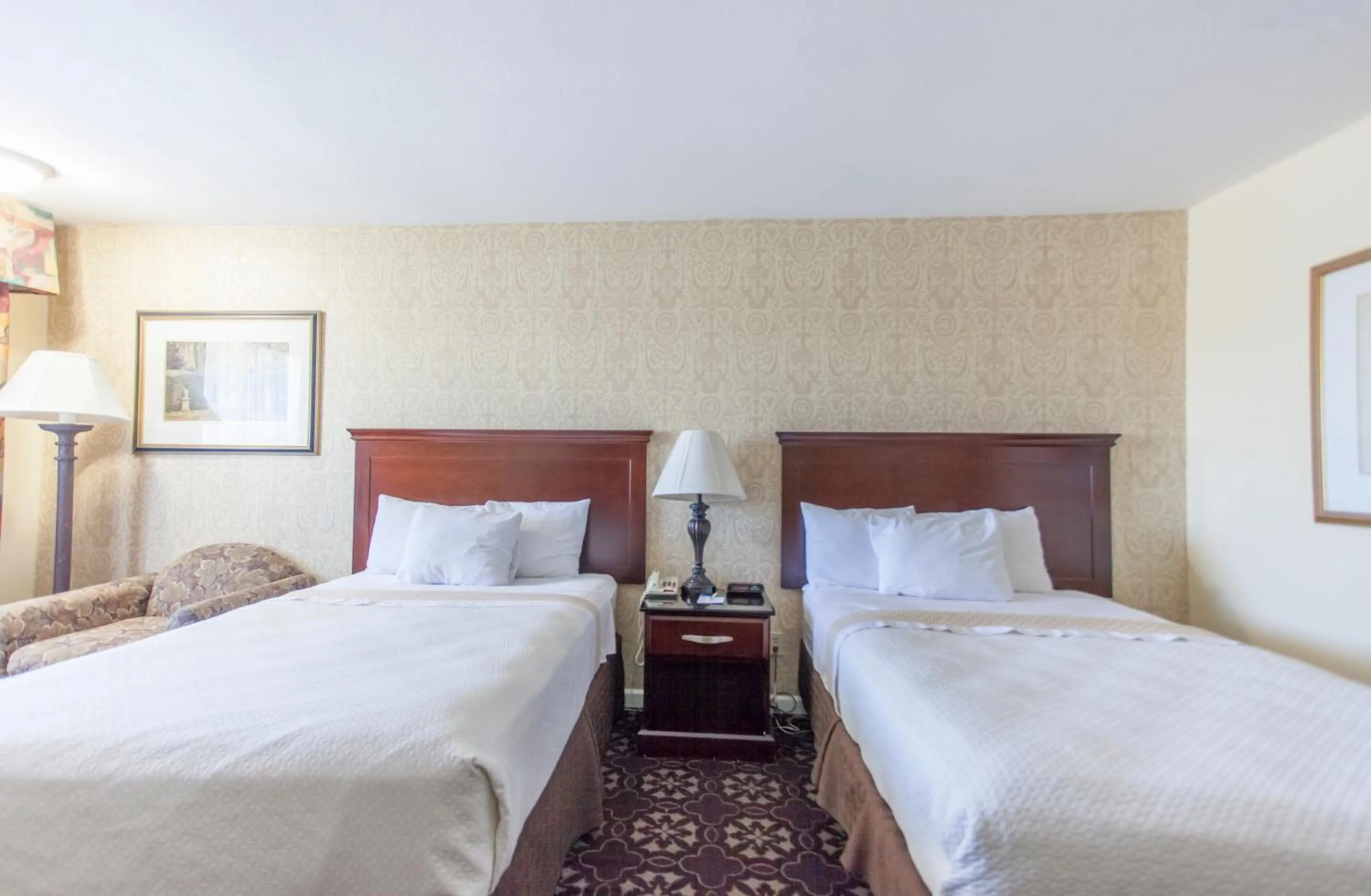 Bed in Days Inn by Wyndham Shenandoah