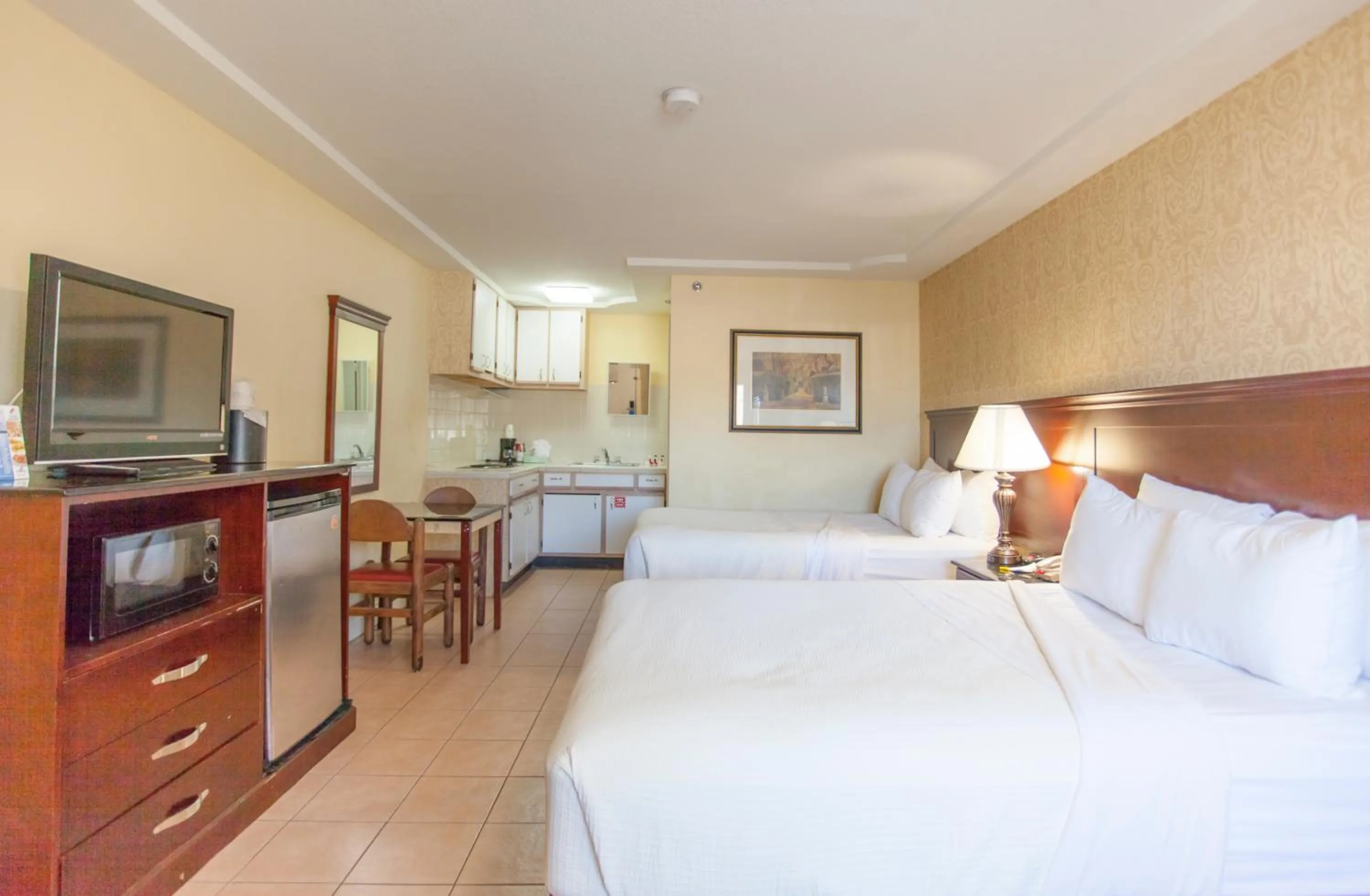 Photo of the whole room, Bed in Days Inn by Wyndham Shenandoah