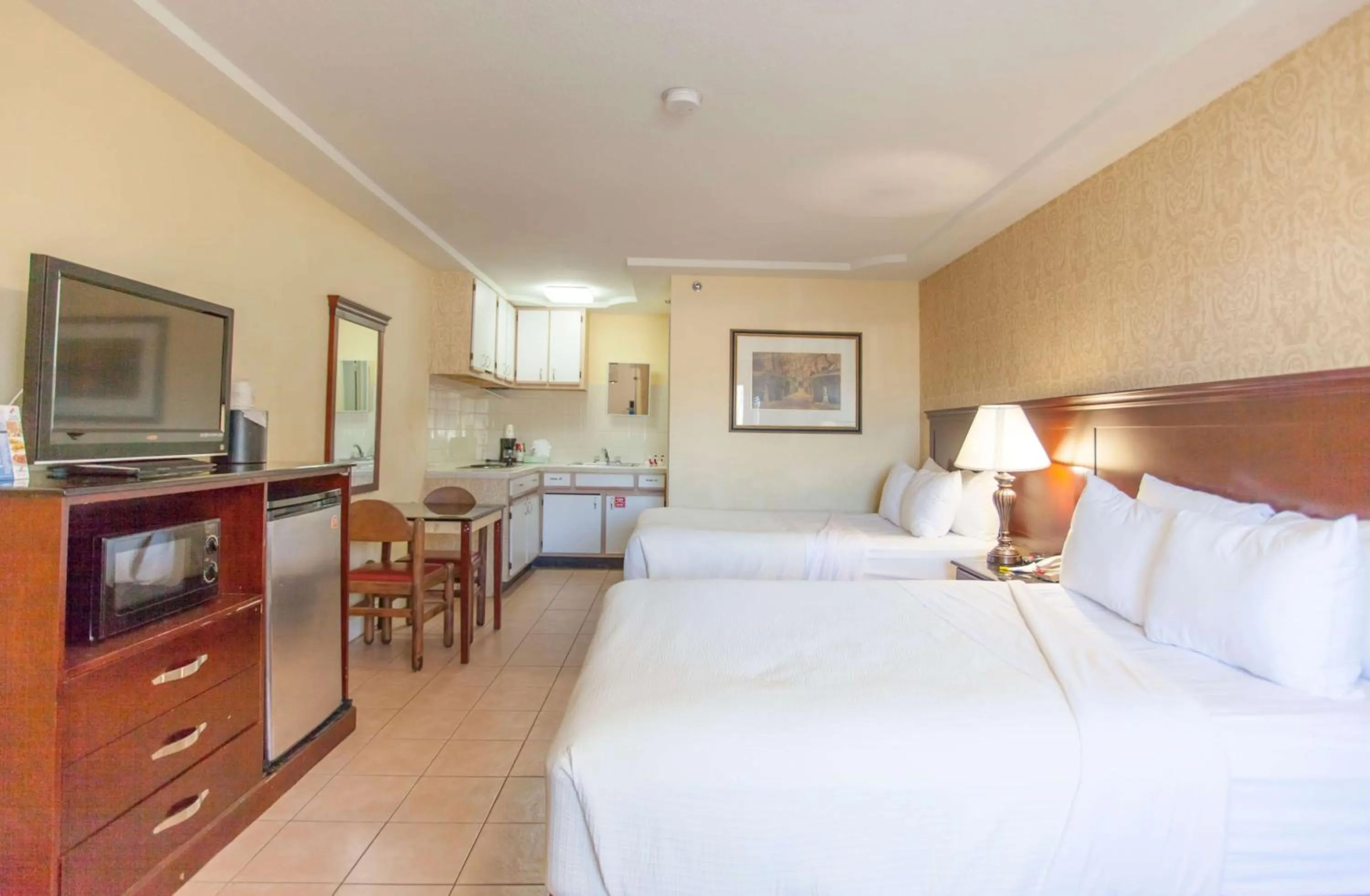 Photo of the whole room, Bed in Days Inn by Wyndham Shenandoah