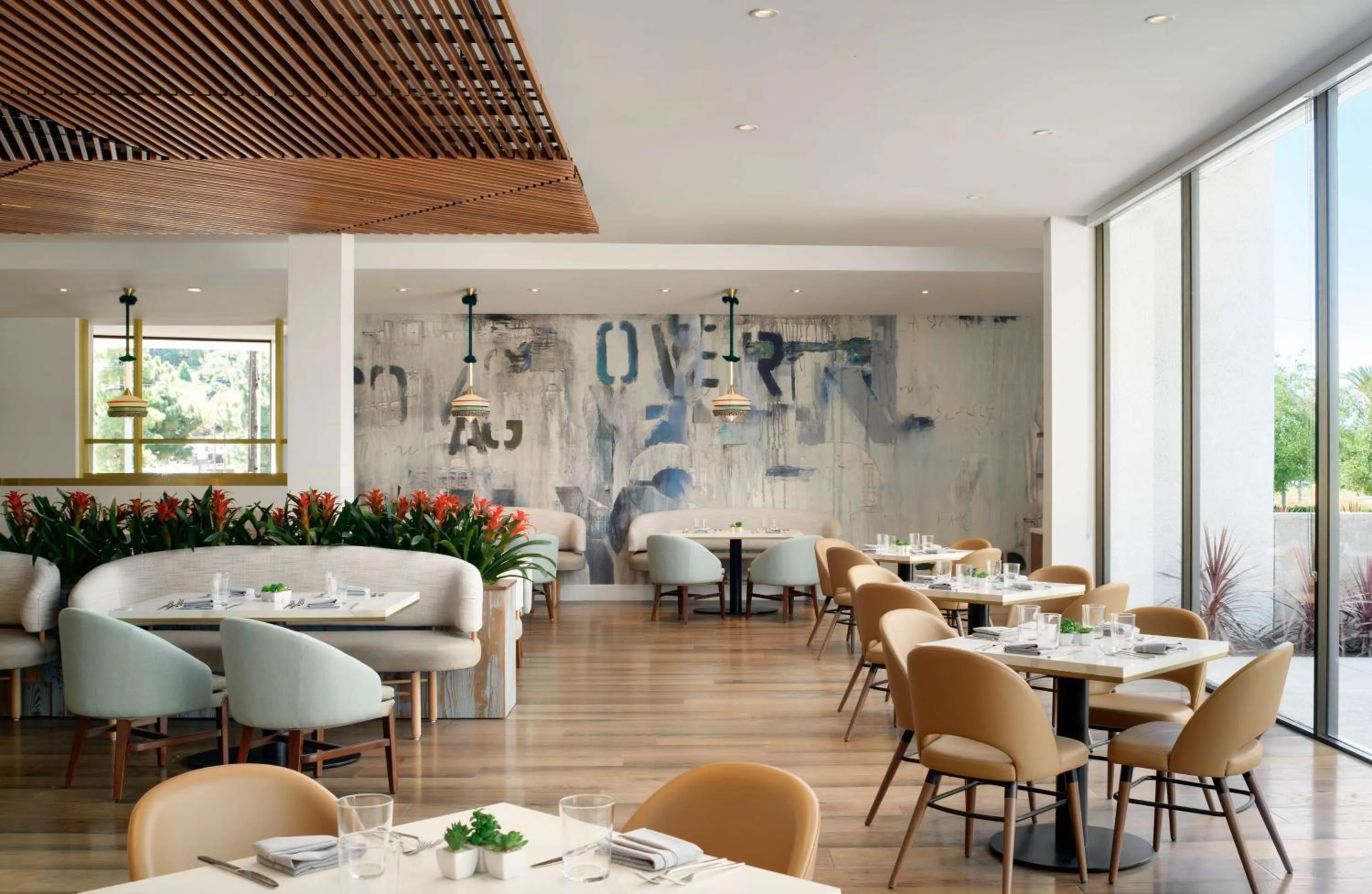 Restaurant/places to eat in Hilton Los Angeles-Culver City, CA