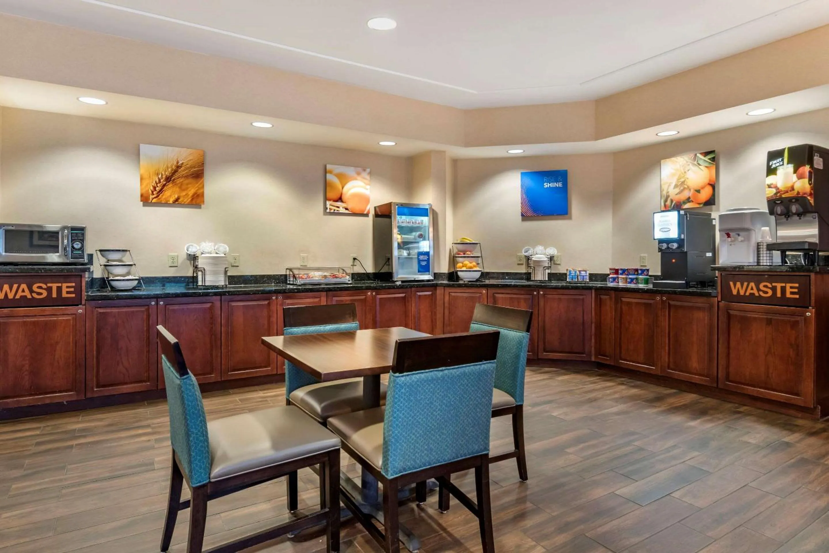 Restaurant/places to eat in Comfort Inn Williamsport