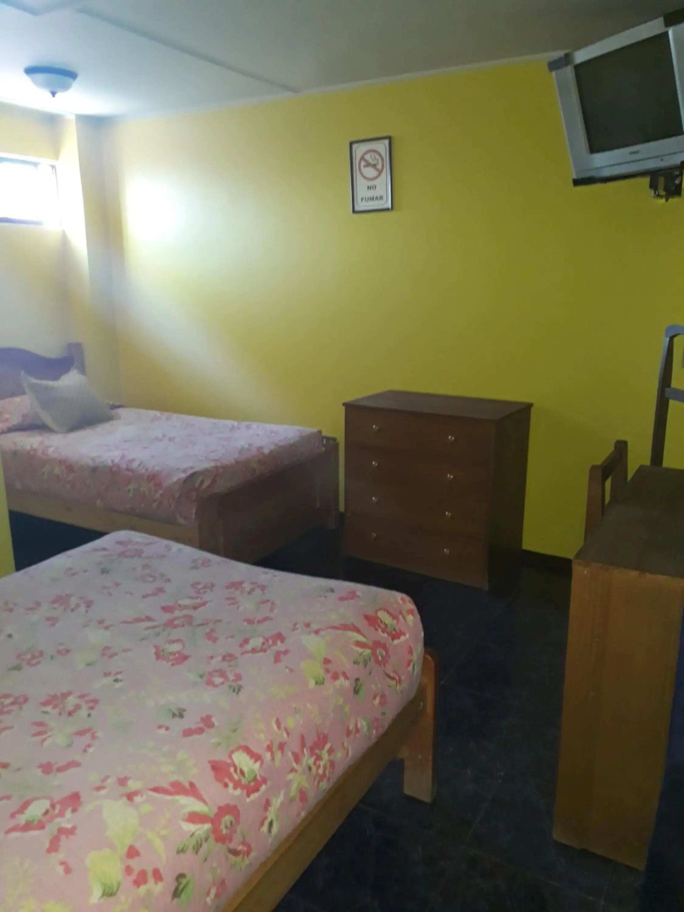 Twin Room with Shared Bathroom in Hotel Aymara Twin Room with Shared Bathroom in Hotel Aymara