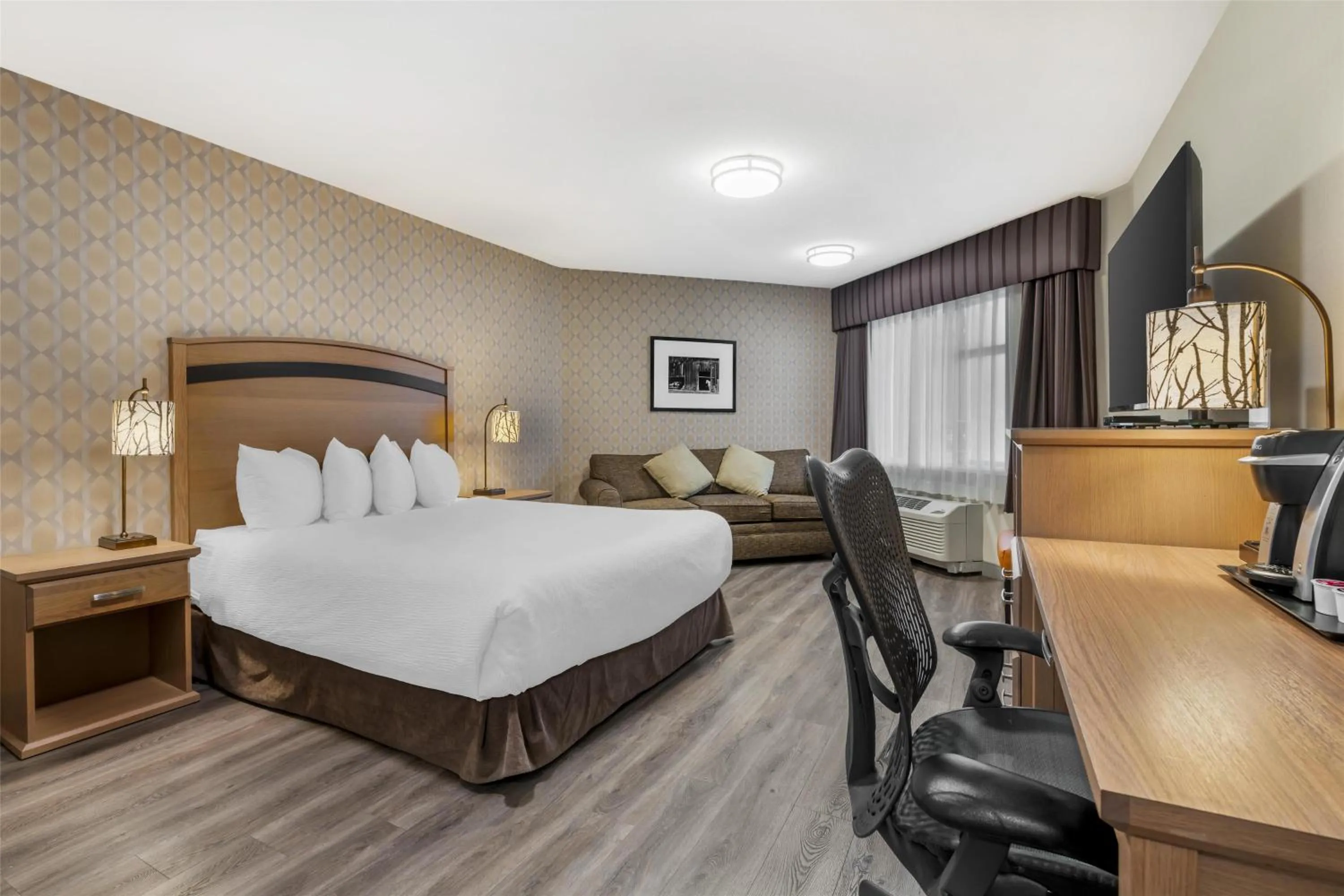 Bedroom, Bed in Best Western Plus Country Meadows Inn