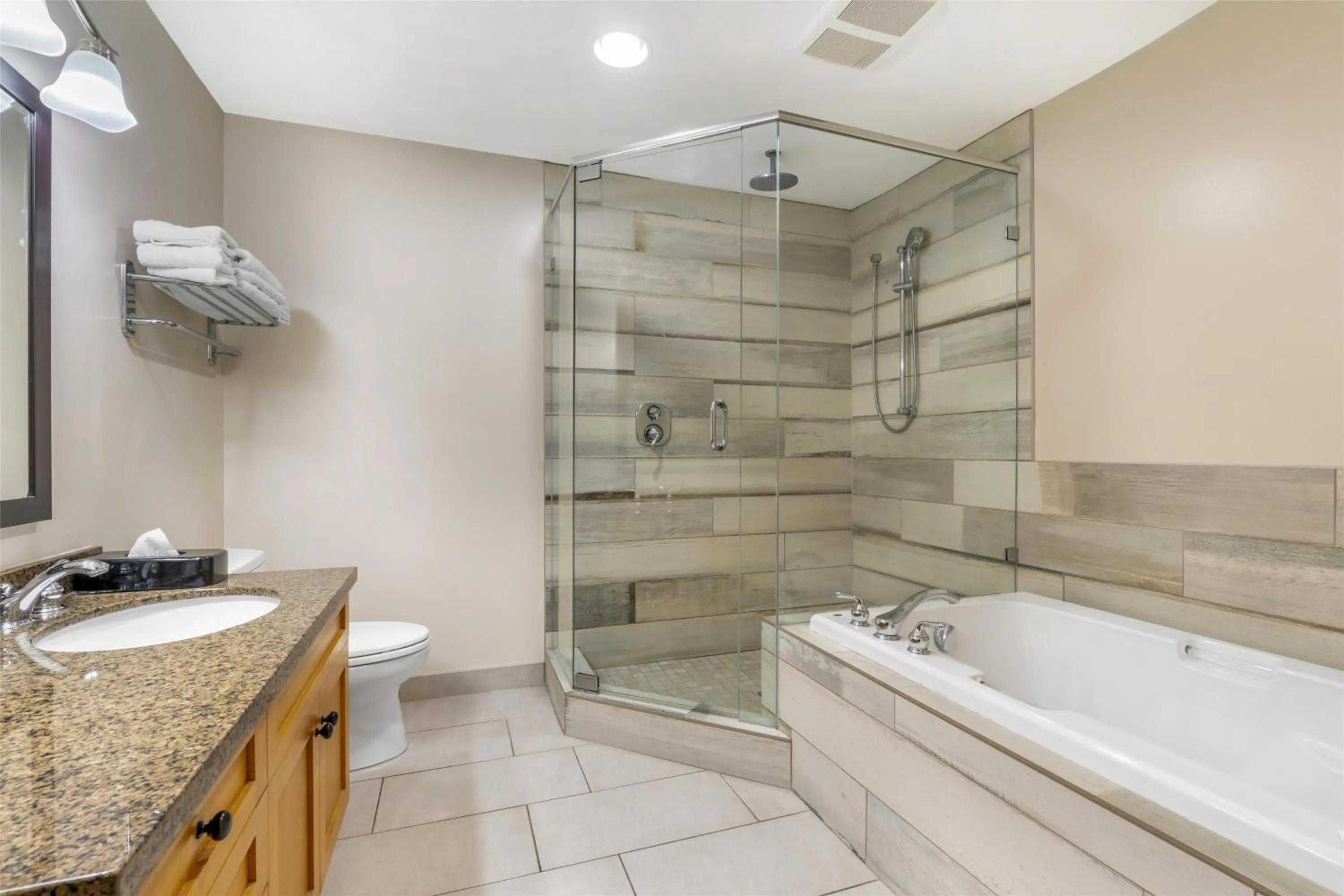 Bathroom in Best Western Plus Country Meadows Inn