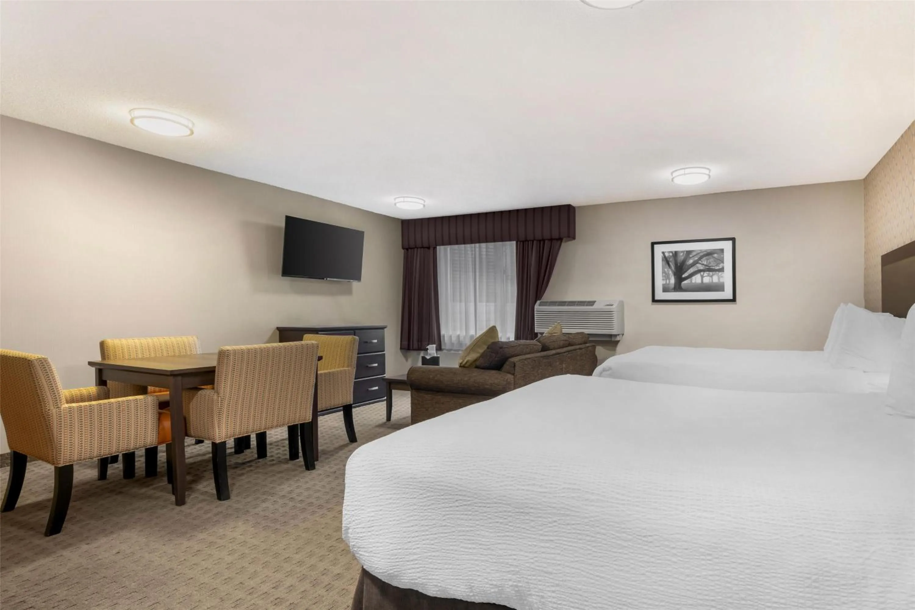 Bedroom, Bed in Best Western Plus Country Meadows Inn