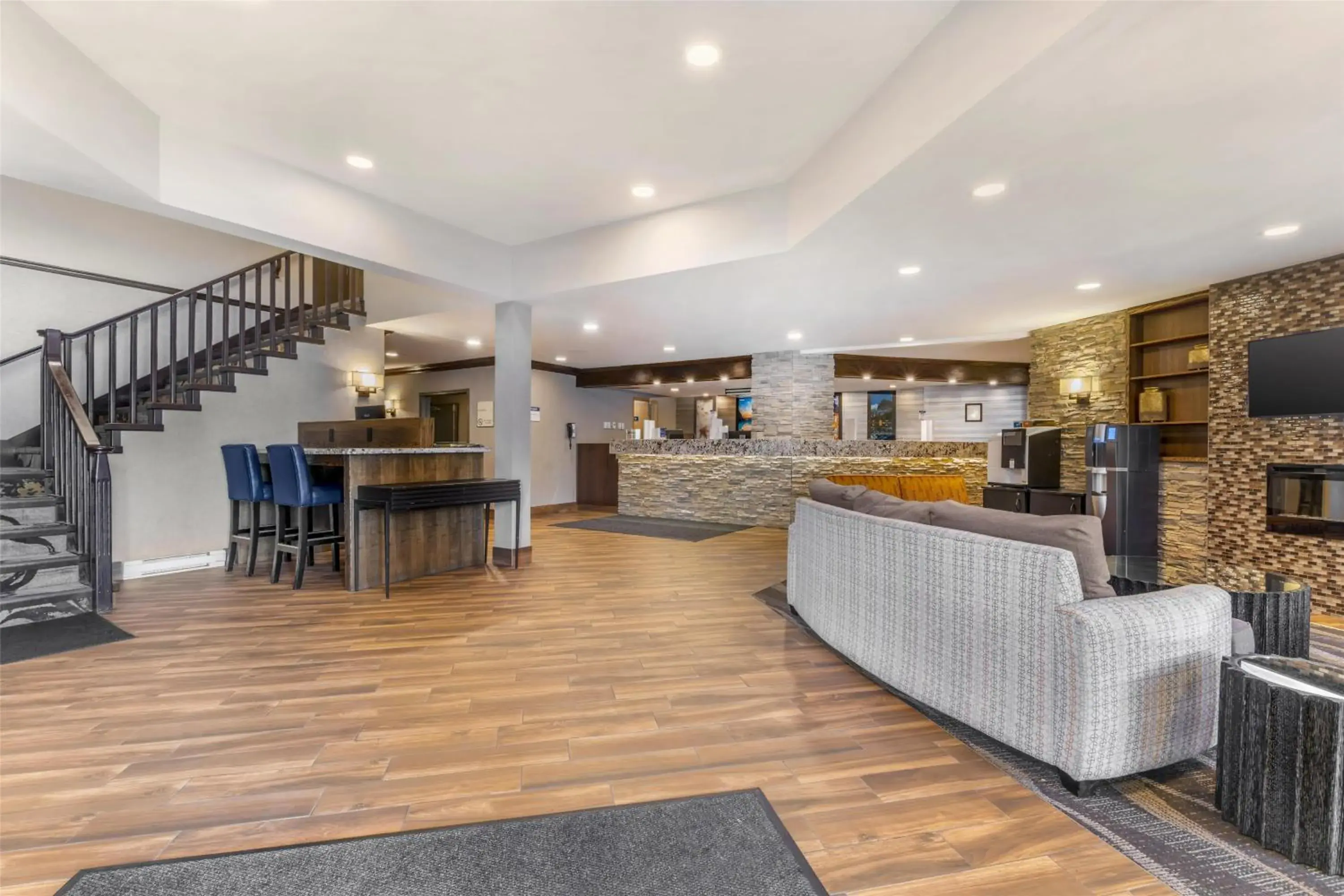 Lobby or reception in Best Western Plus Country Meadows Inn Lobby or reception in Best Western Plus Country Meadows Inn