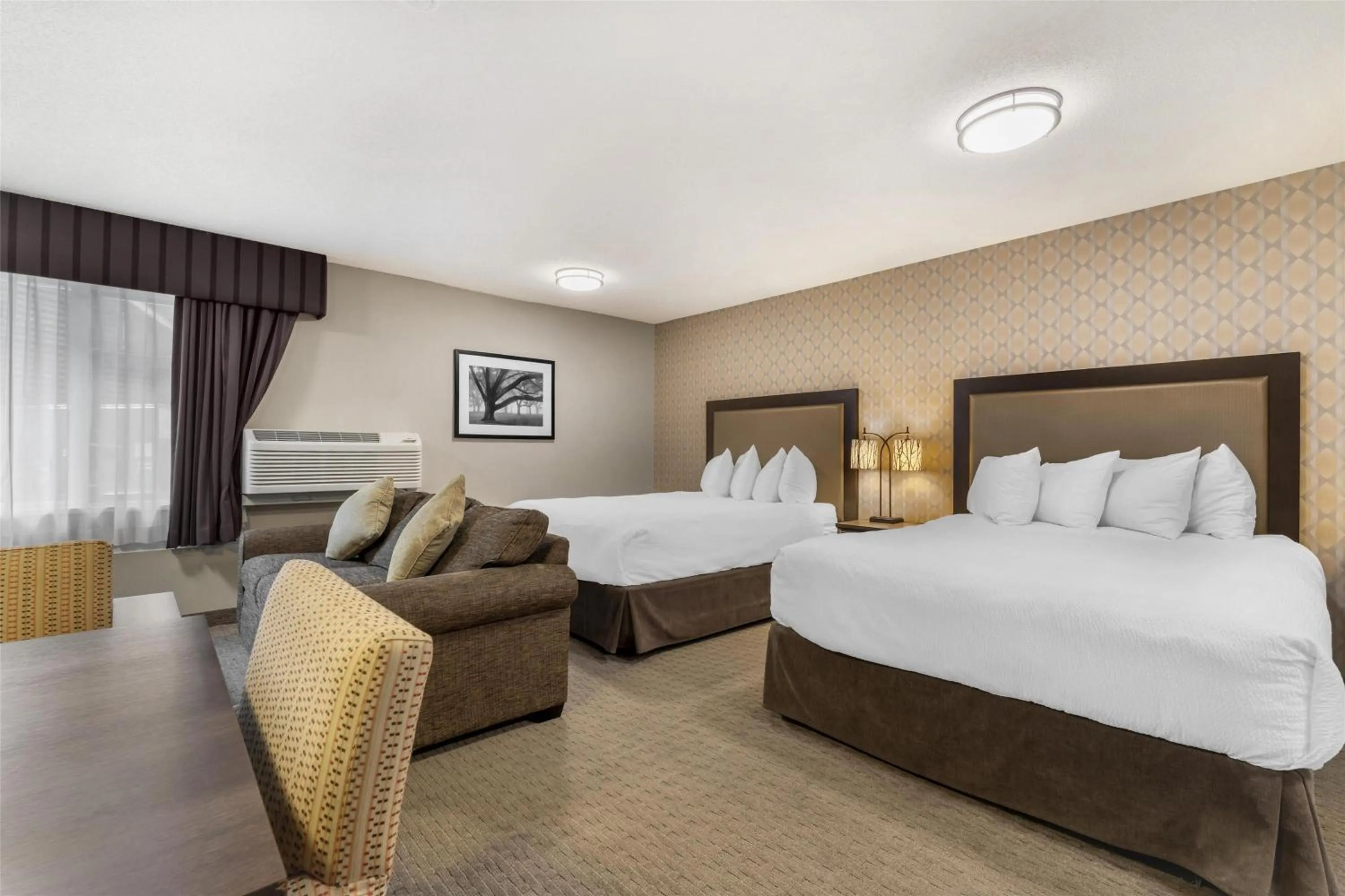 Bedroom, Bed in Best Western Plus Country Meadows Inn