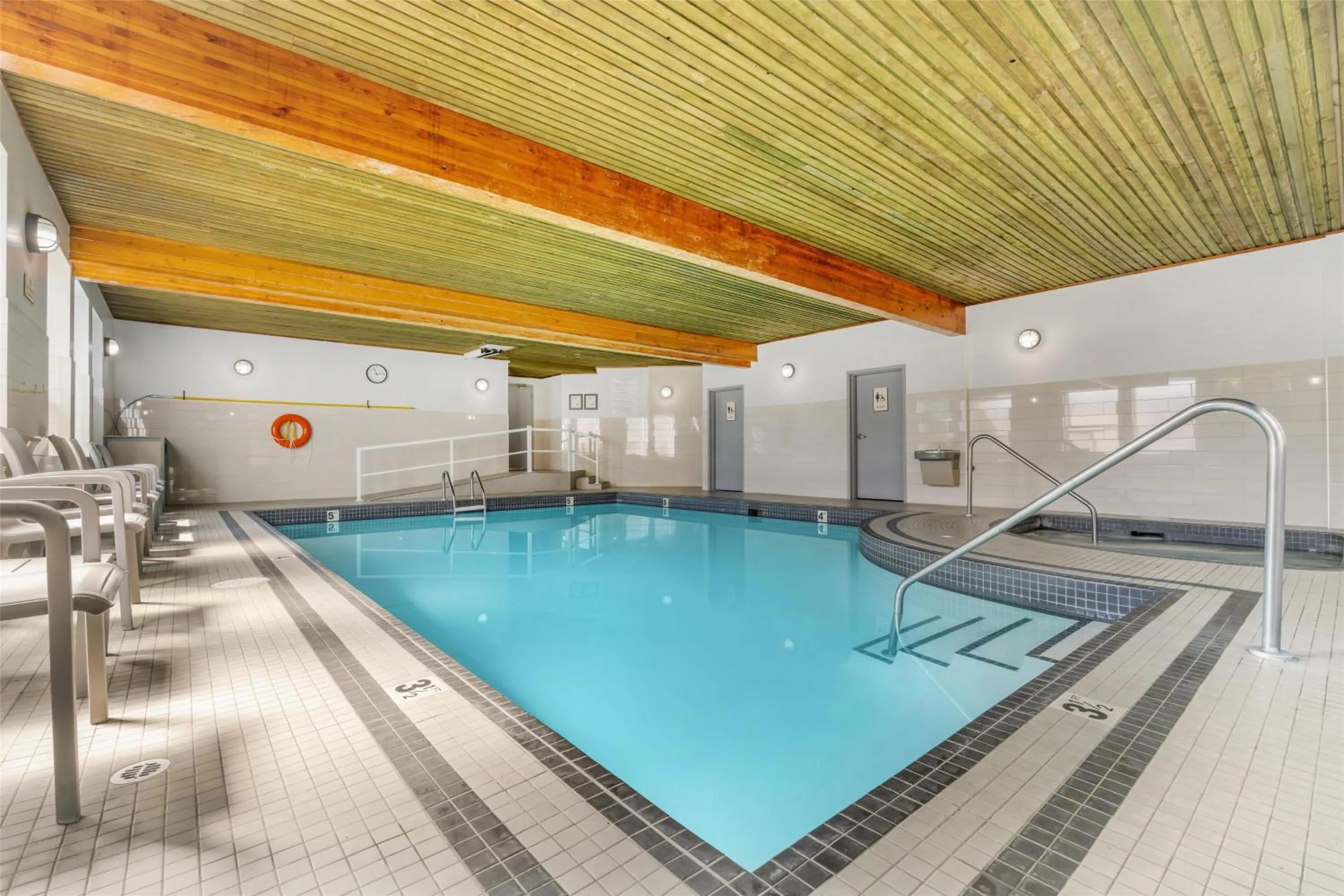 Pool view in Best Western Plus Country Meadows Inn