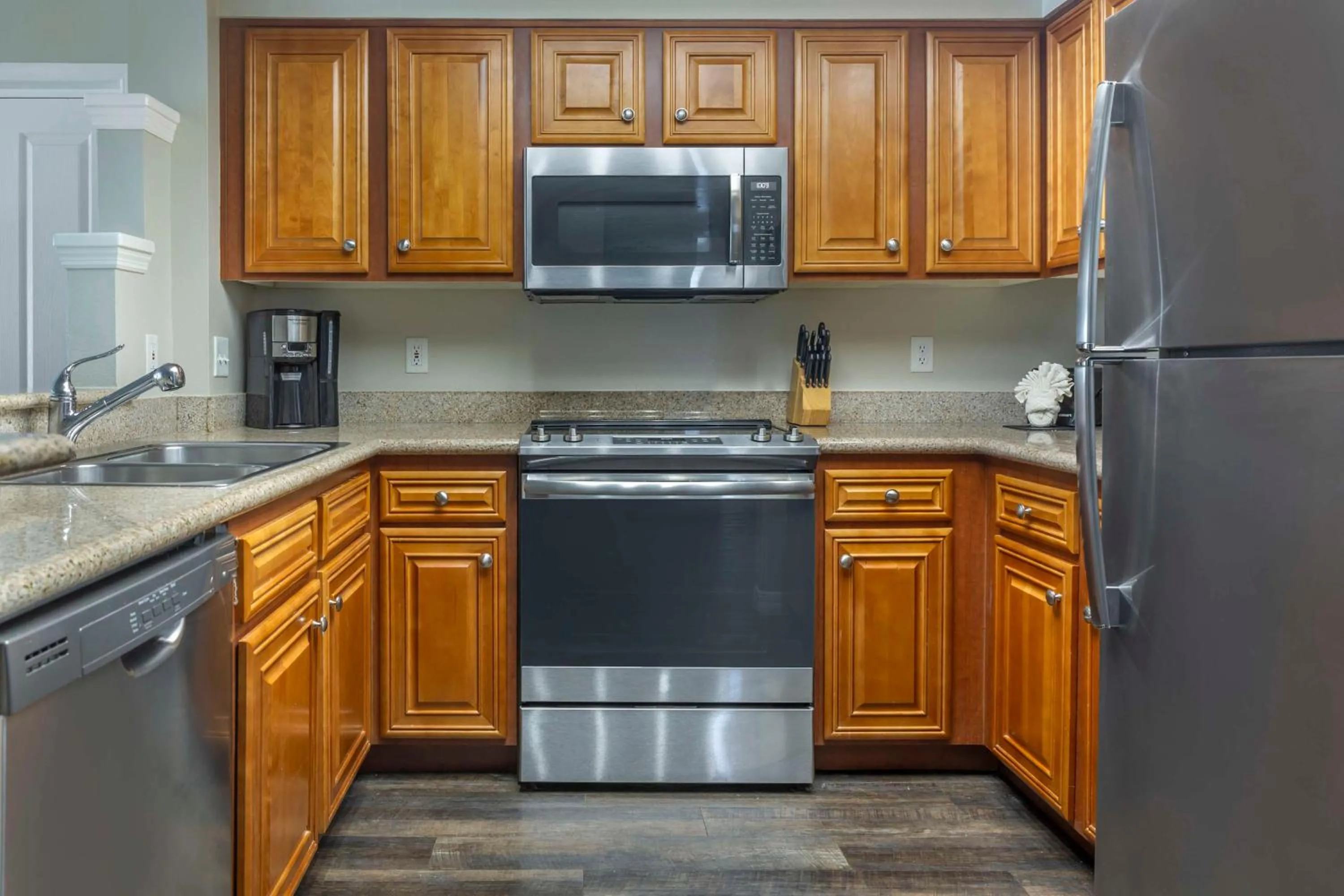 Kitchen or kitchenette in Hilton Grand Vacations Club SeaWorld Orlando