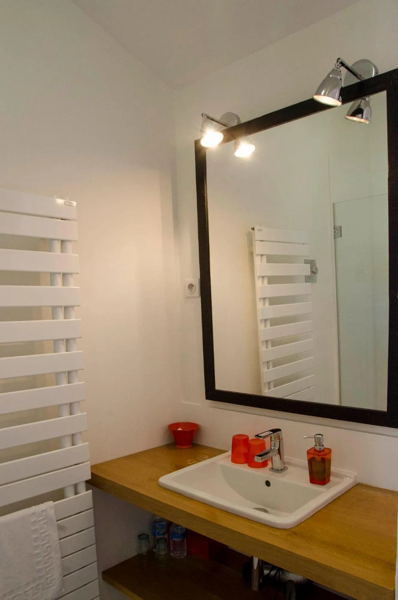 Shower in La Ferrade Chambres d'Hôtes B&B