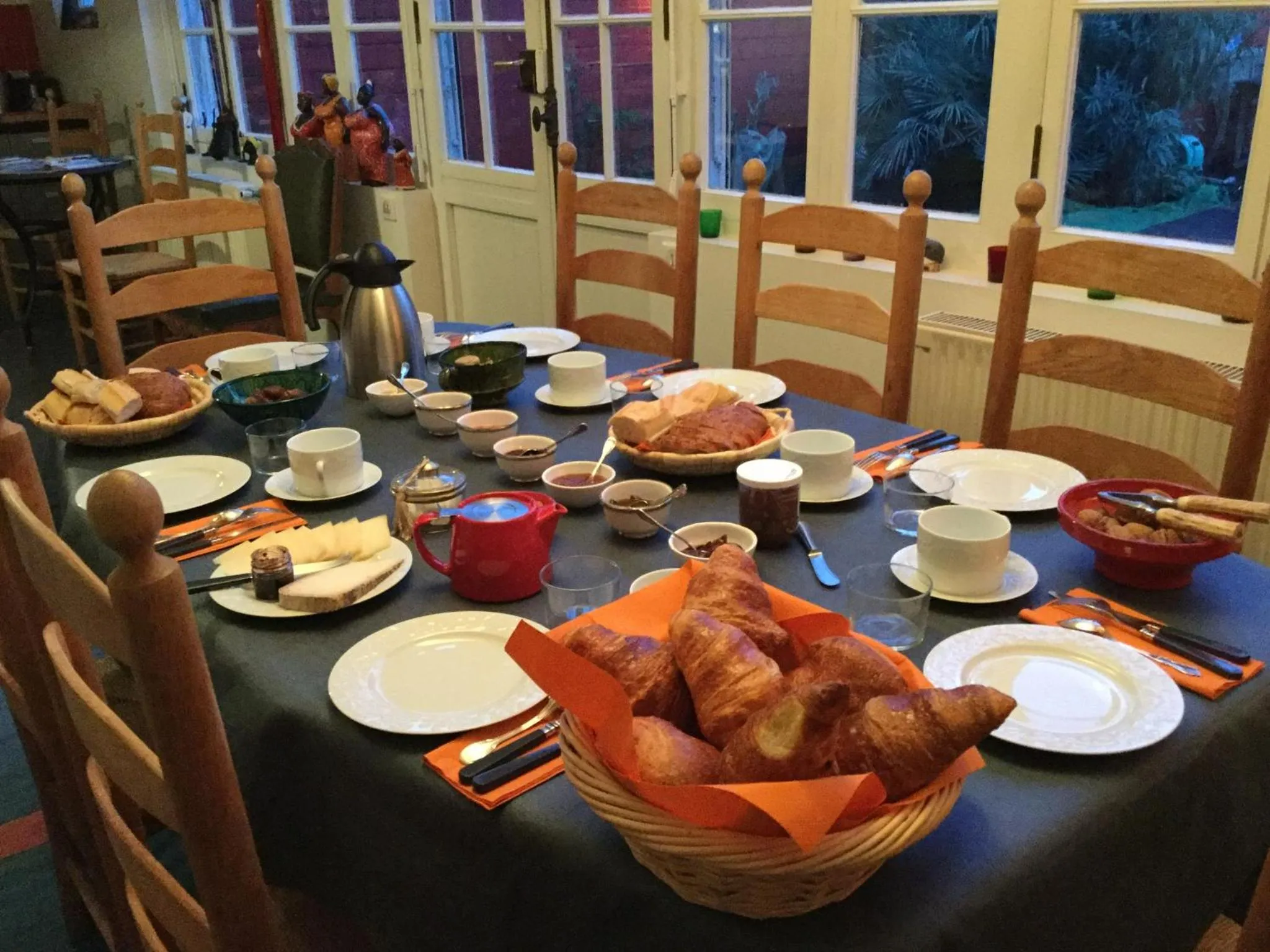 Food and drinks in La Ferrade Chambres d'Hôtes B&B