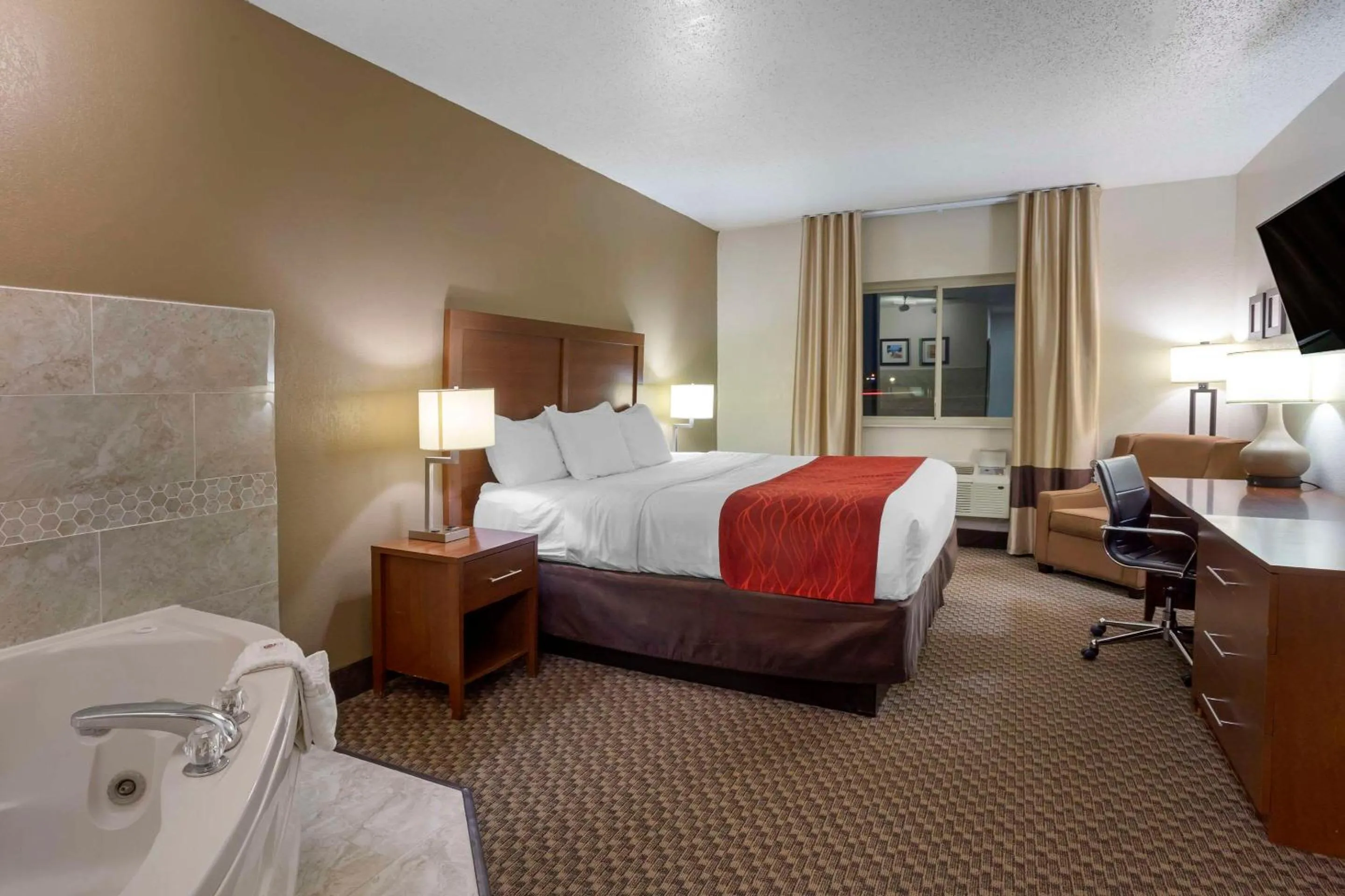 Bedroom, Bed in Comfort Inn Hobart-Merrillville I-65