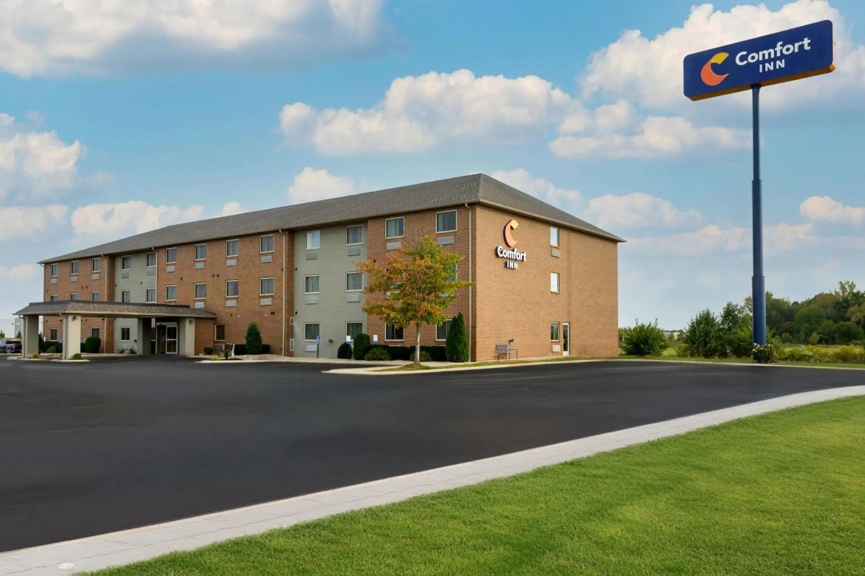 Property building in Comfort Inn Hobart-Merrillville I-65 Property building in Comfort Inn Hobart-Merrillville I-65
