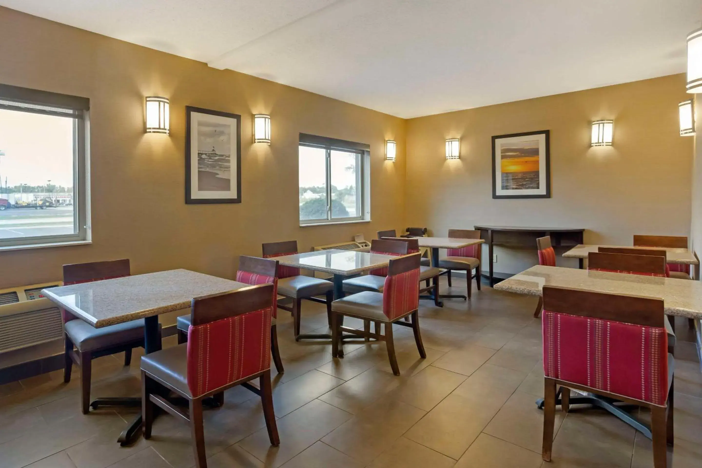 Breakfast in Comfort Inn Hobart-Merrillville I-65 Breakfast in Comfort Inn Hobart-Merrillville I-65