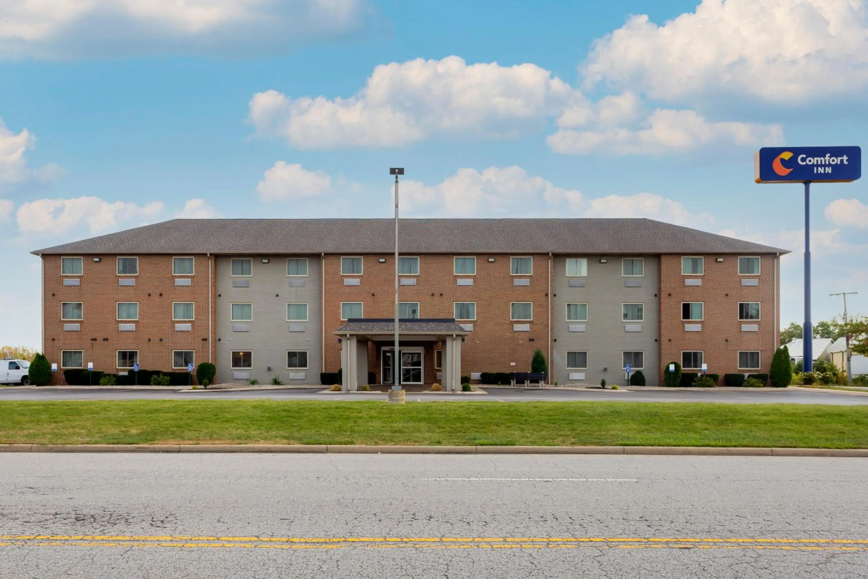 Property building in Comfort Inn Hobart-Merrillville I-65
