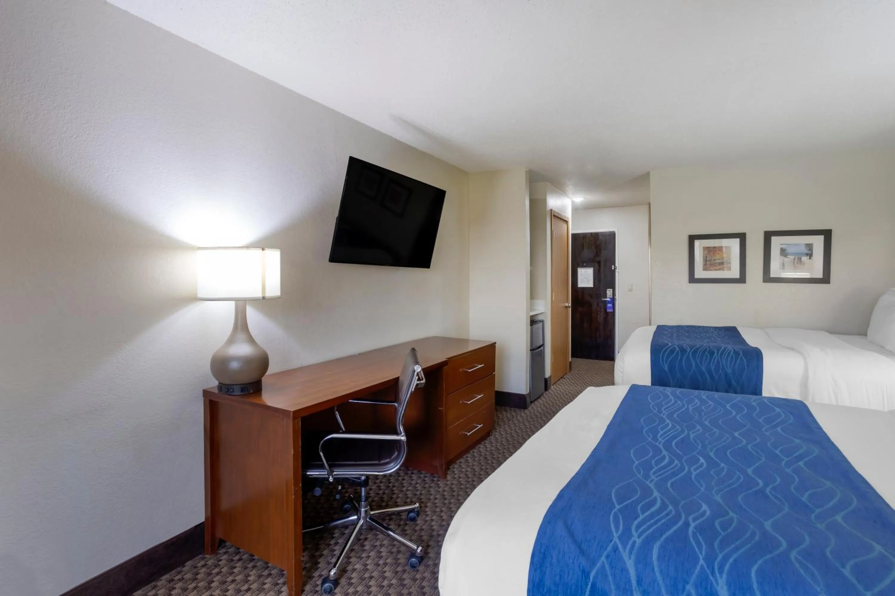 Bed in Comfort Inn Hobart-Merrillville I-65