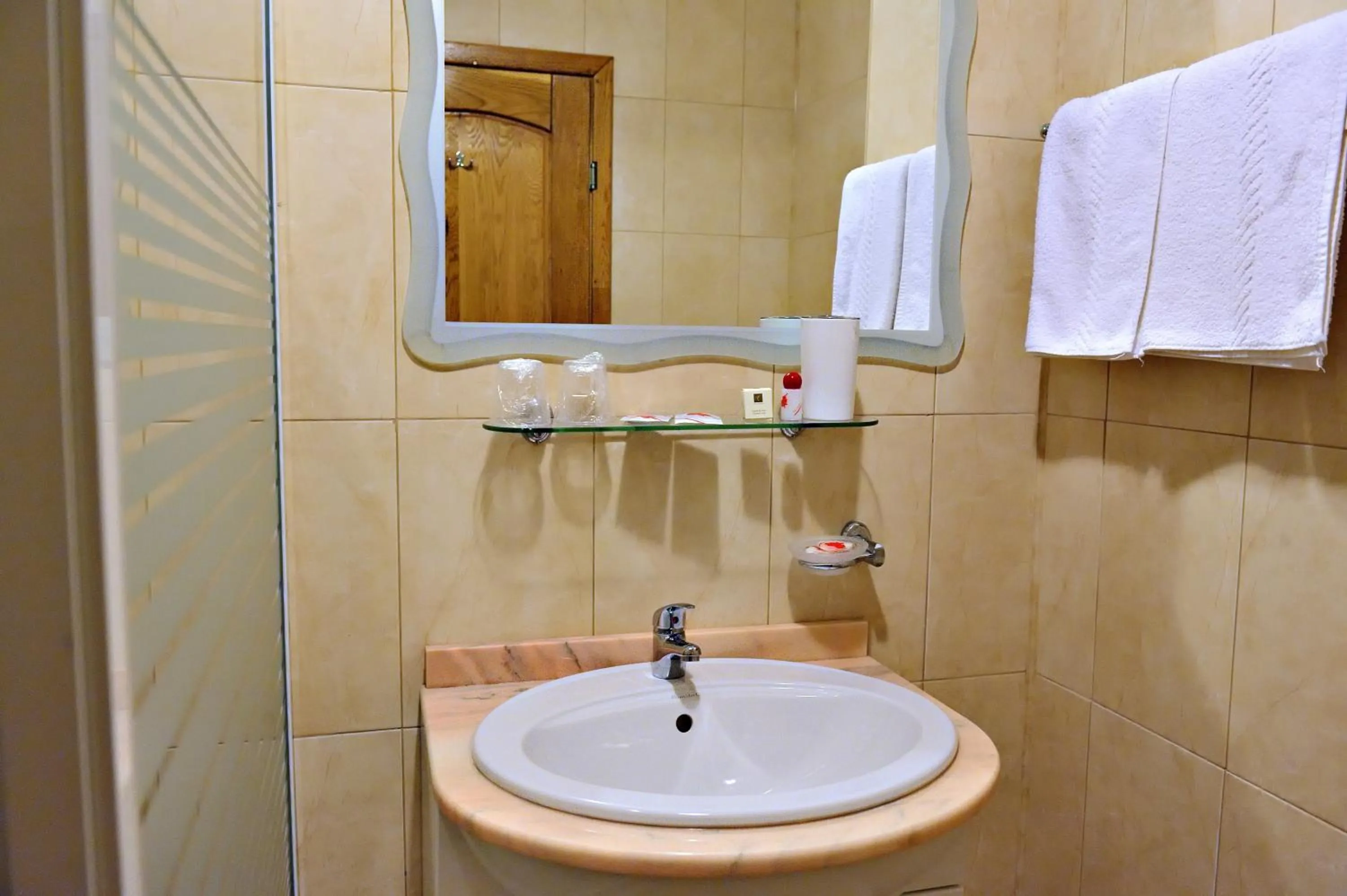 Bathroom in Motel Confort