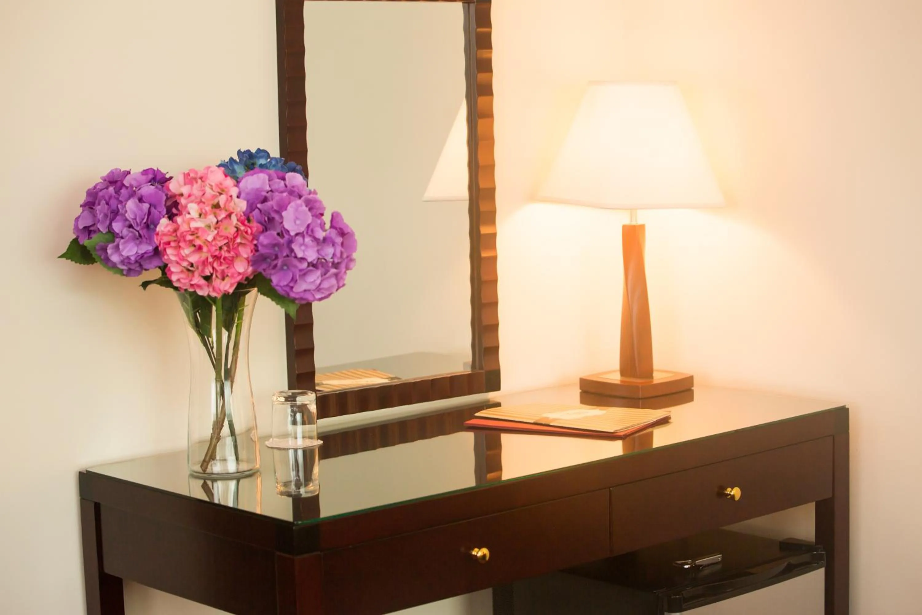 Communal lounge/ TV room in Jumbo Hotel