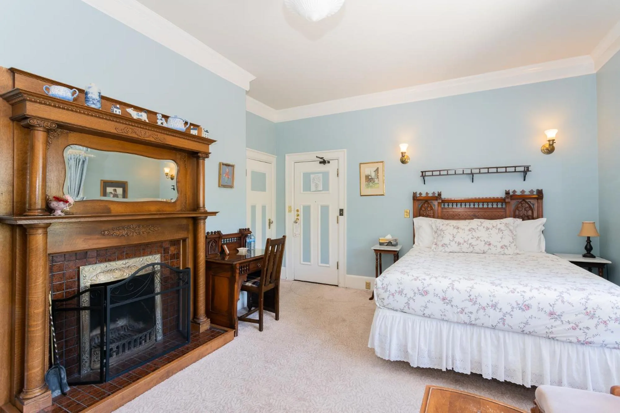 Deluxe Queen Room in Beaconsfield Bed and Breakfast - Victoria