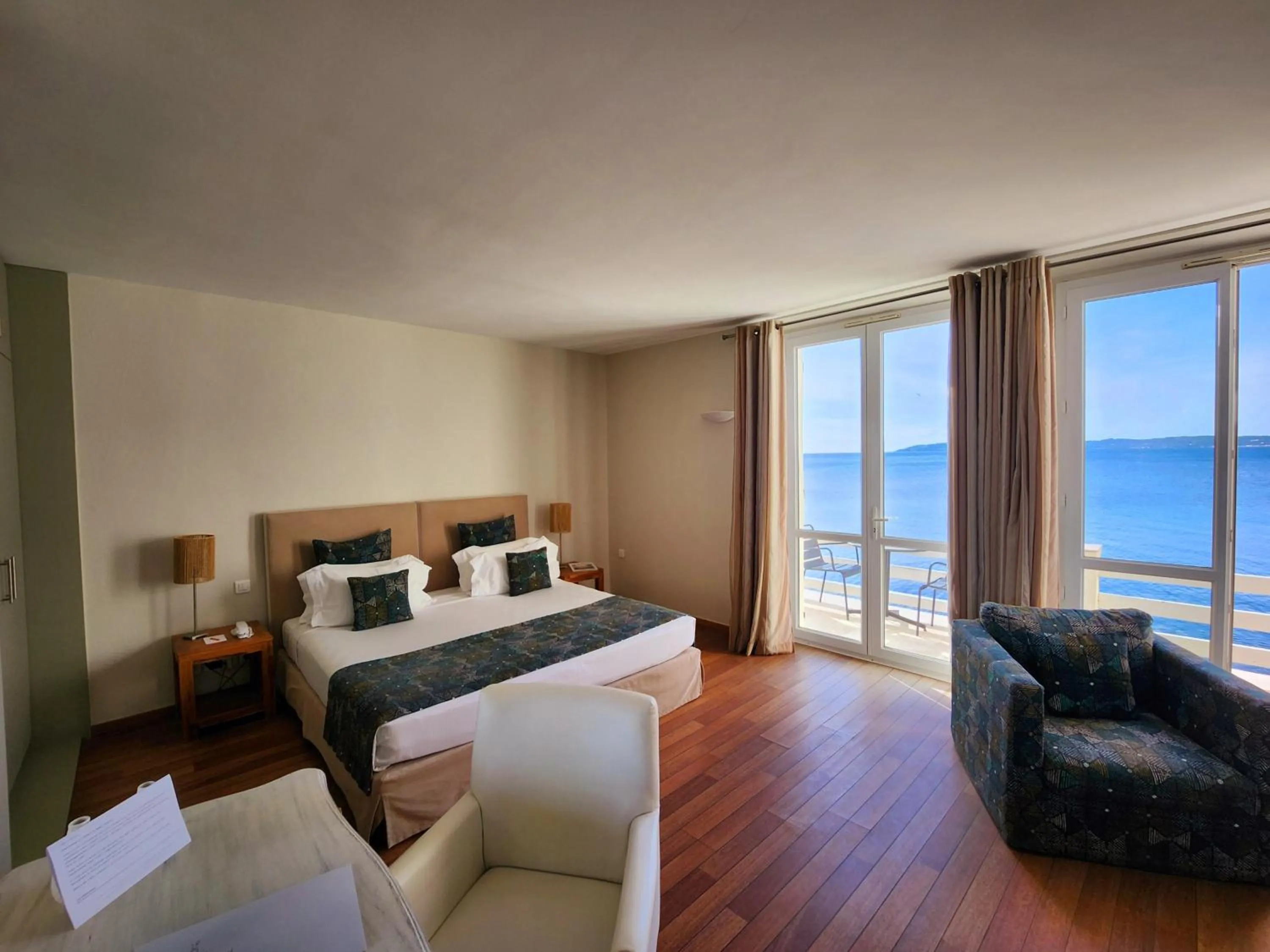 Photo of the whole room, Bed in La Belle Aurore