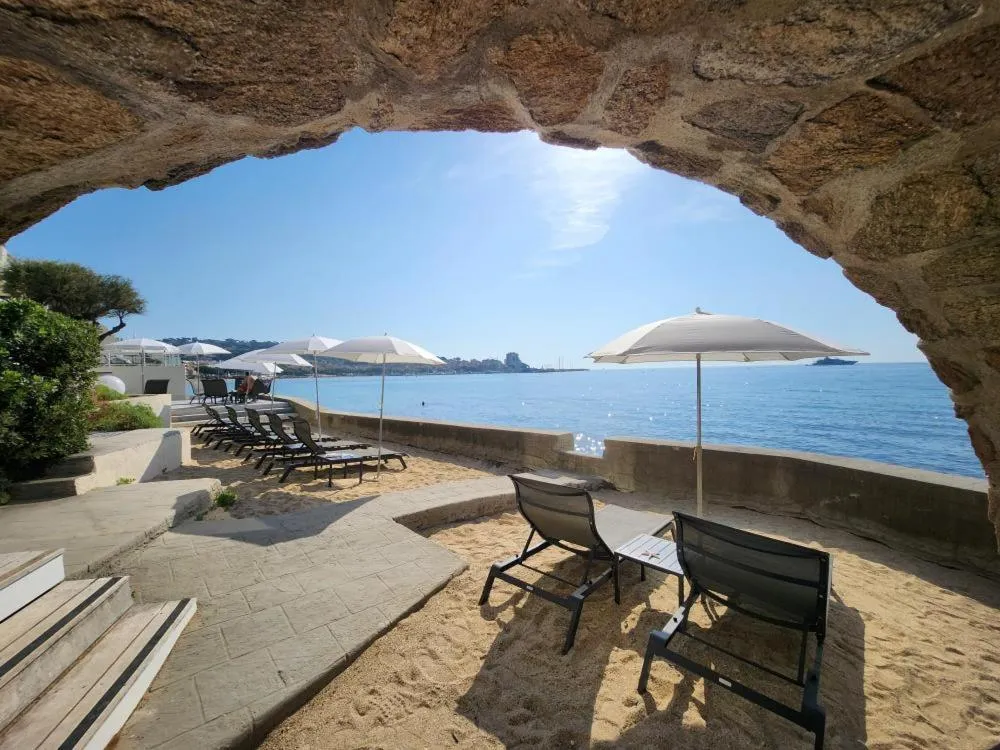 Beach in La Belle Aurore