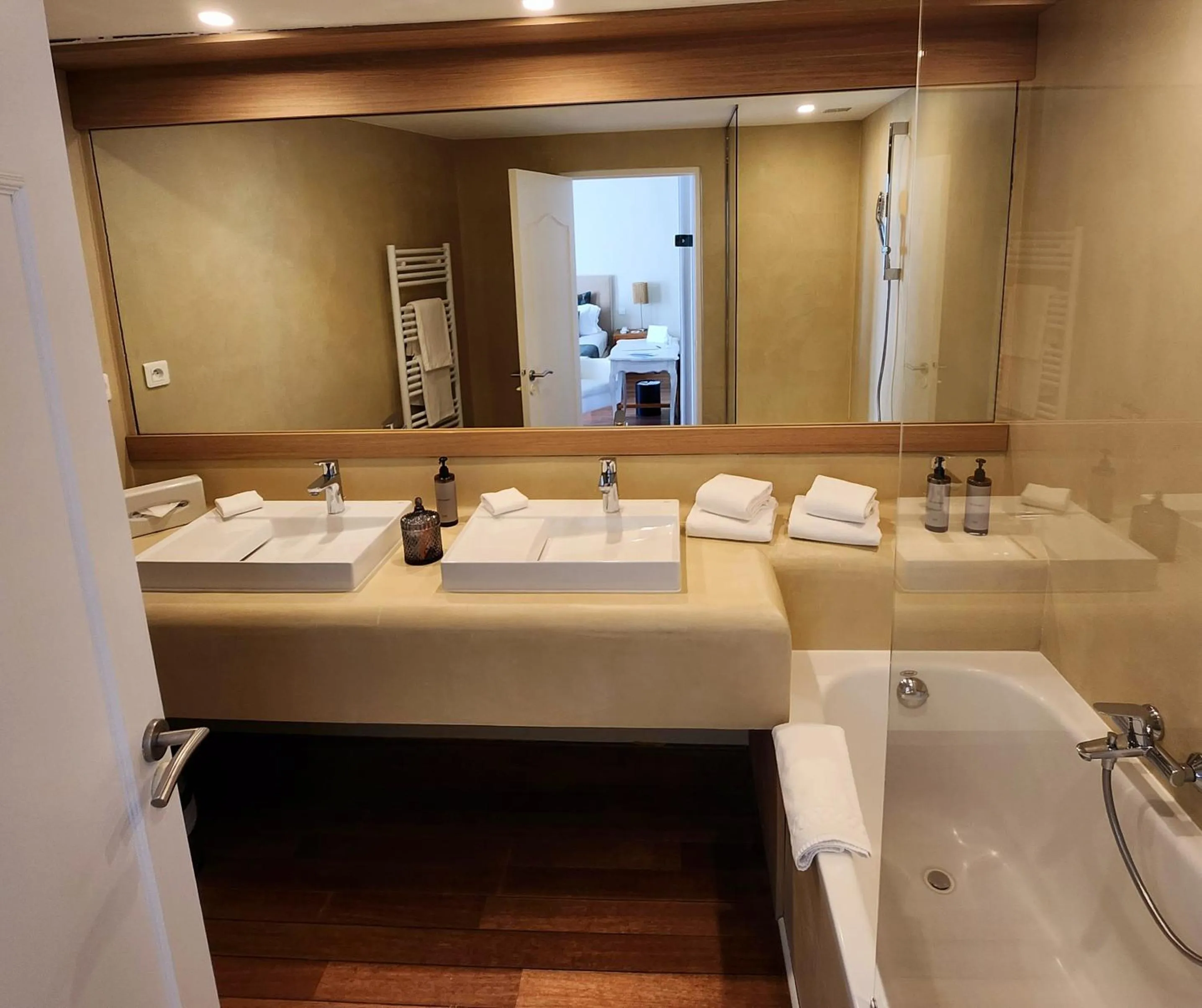 Bathroom in La Belle Aurore