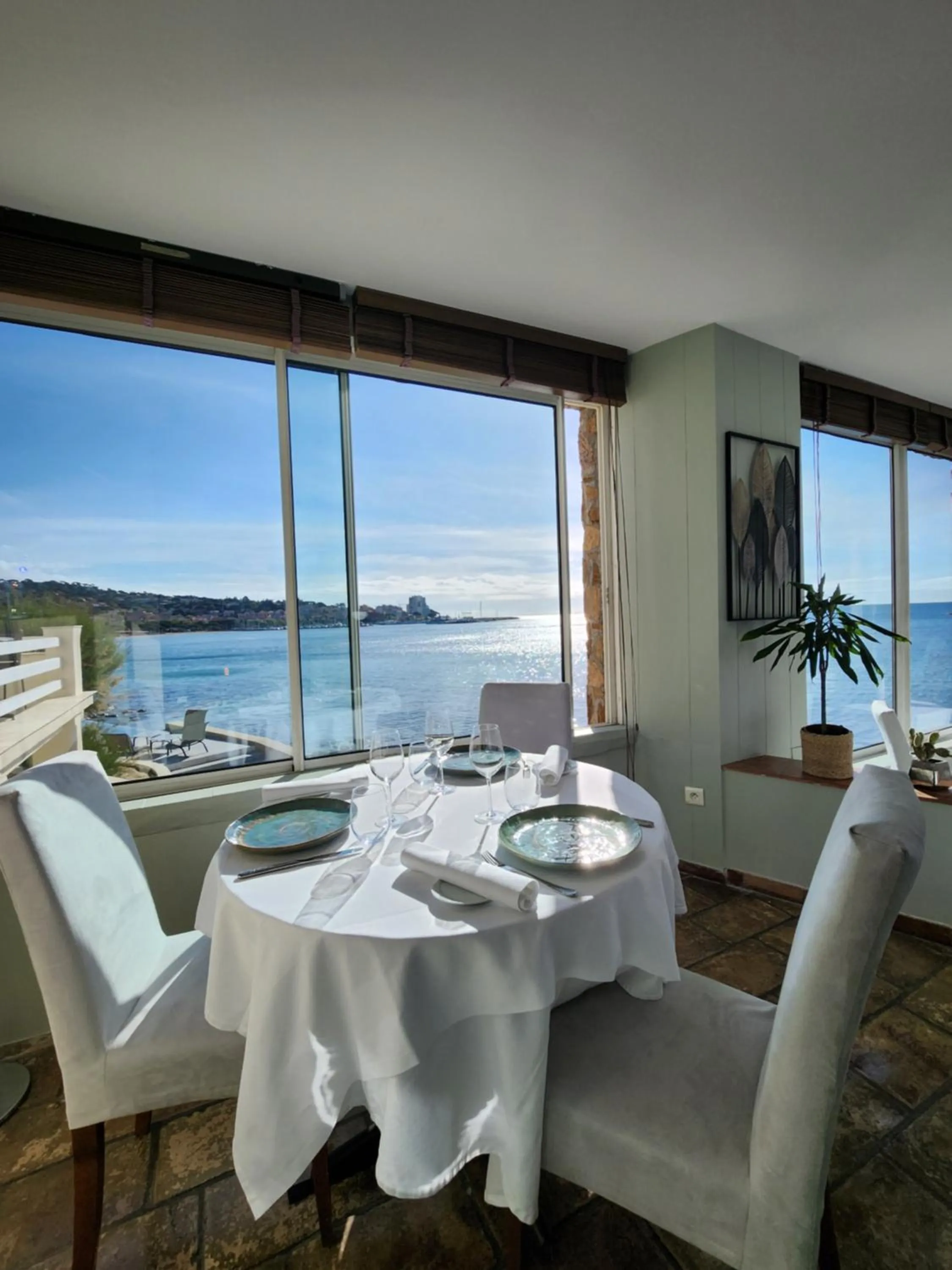 Restaurant/places to eat in La Belle Aurore