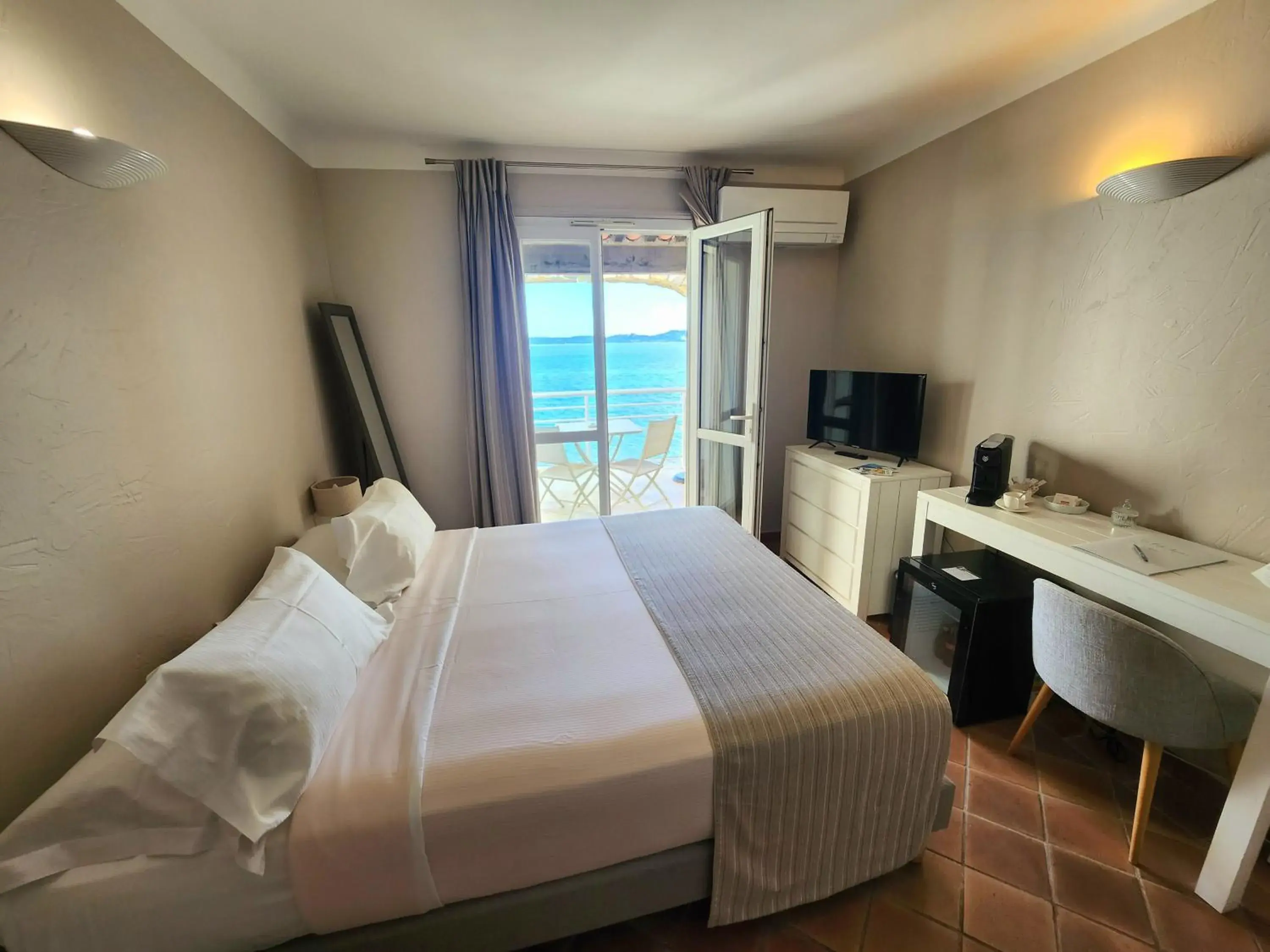 Privilege Room with Balcony and Sea View in La Belle Aurore Privilege Room with Balcony and Sea View in La Belle Aurore