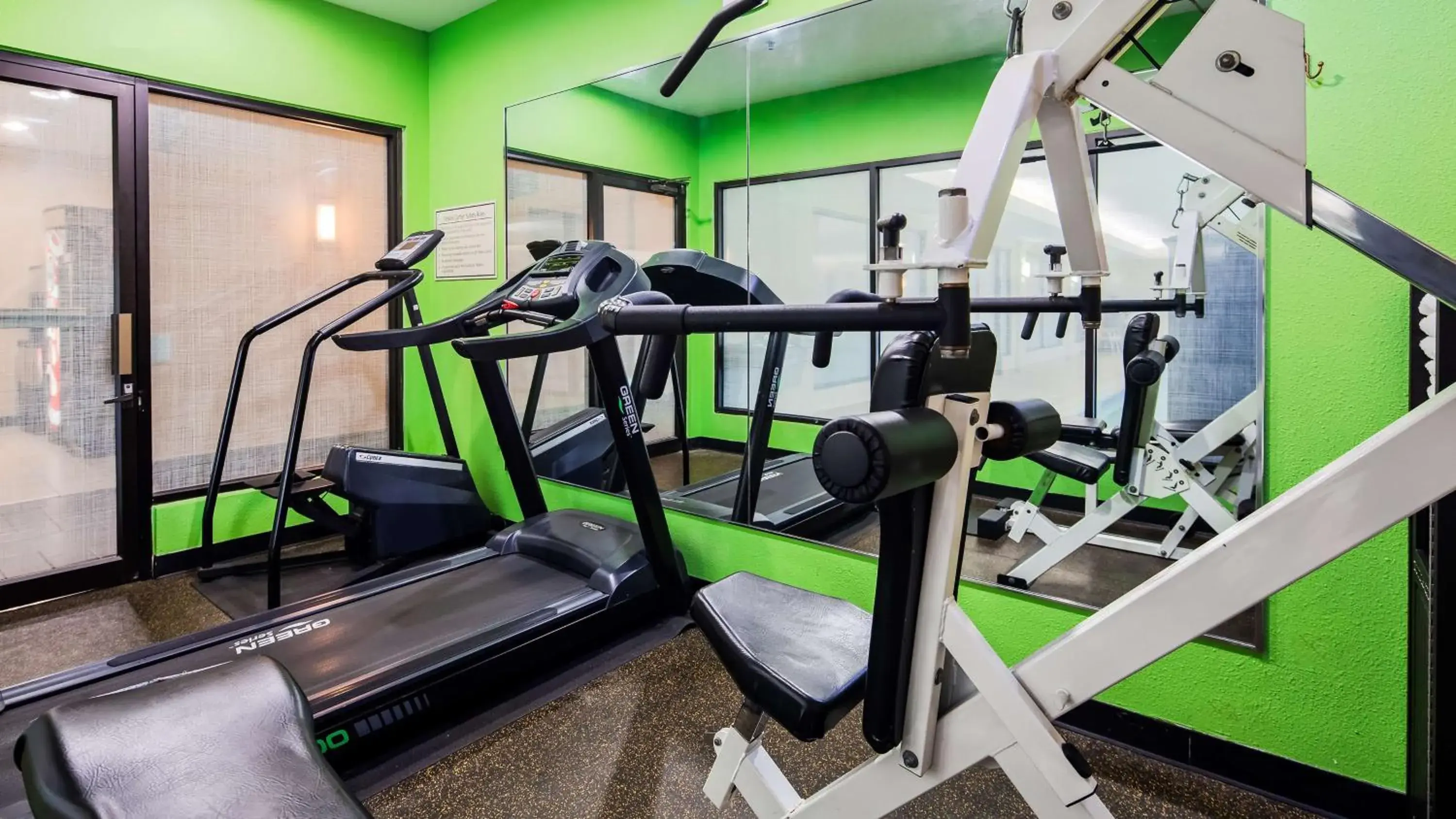 Spa and wellness centre/facilities, Fitness Center/Facilities in Inn & Suites of Merrillville