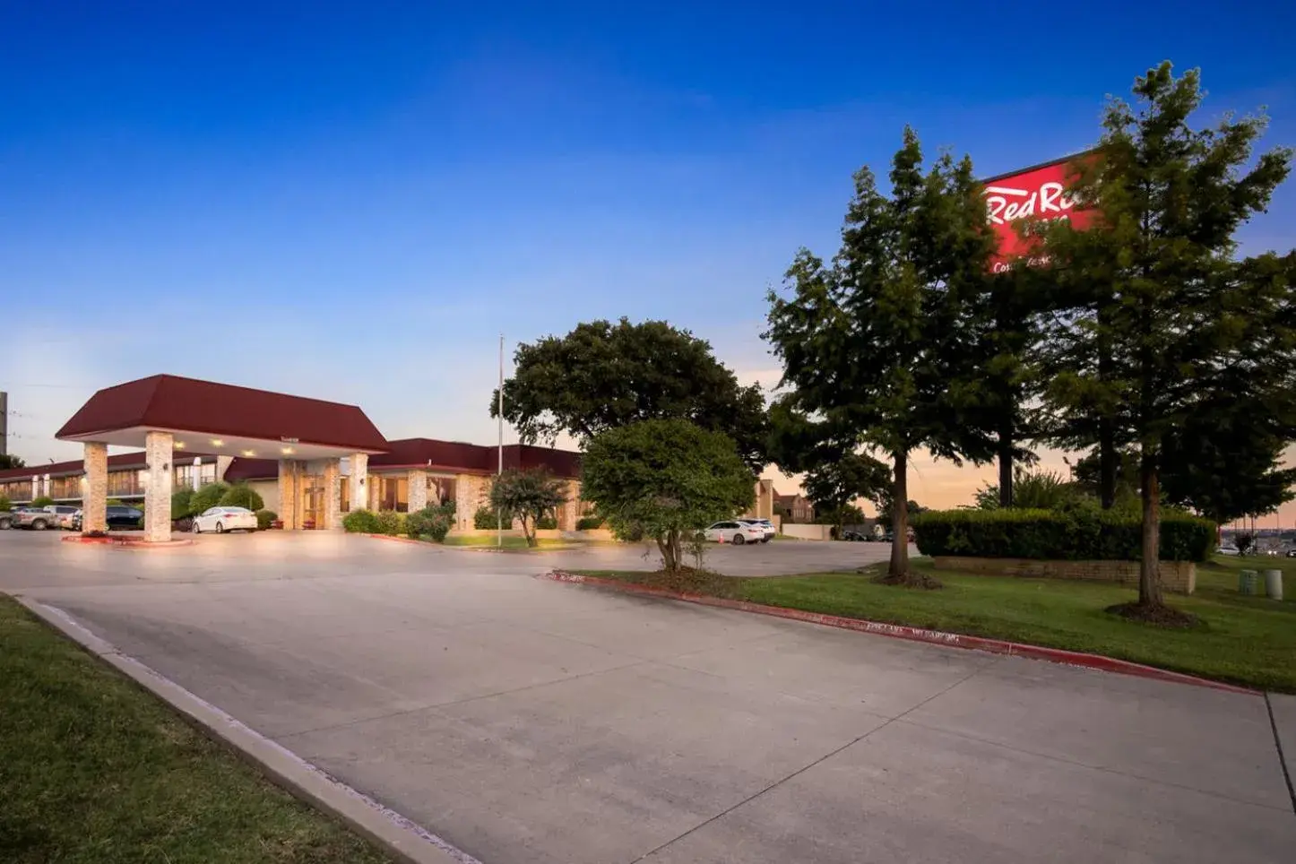 Property building in Red Roof Inn & Conference Center McKinney Property building in Red Roof Inn & Conference Center McKinney