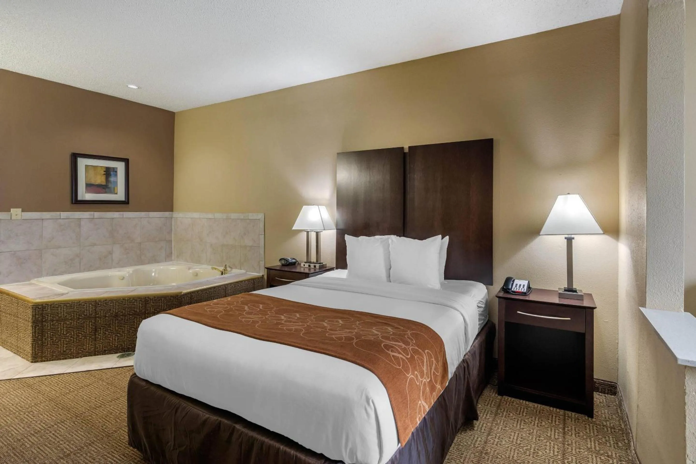Bedroom, Bed in Comfort Suites The Colony - Plano West