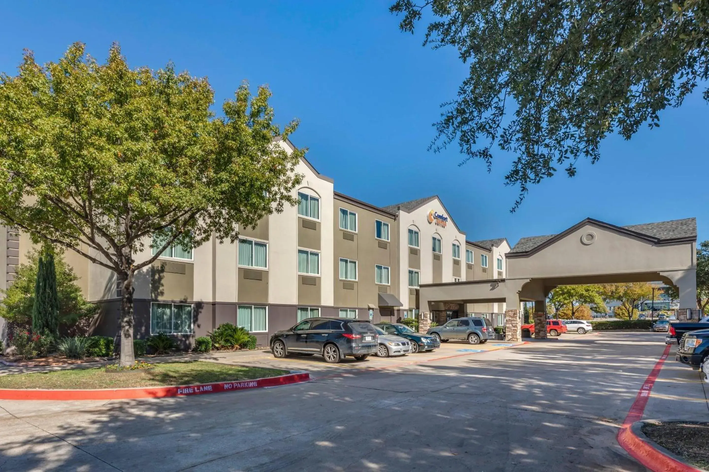 Property building in Comfort Suites The Colony - Plano West Property building in Comfort Suites The Colony - Plano West